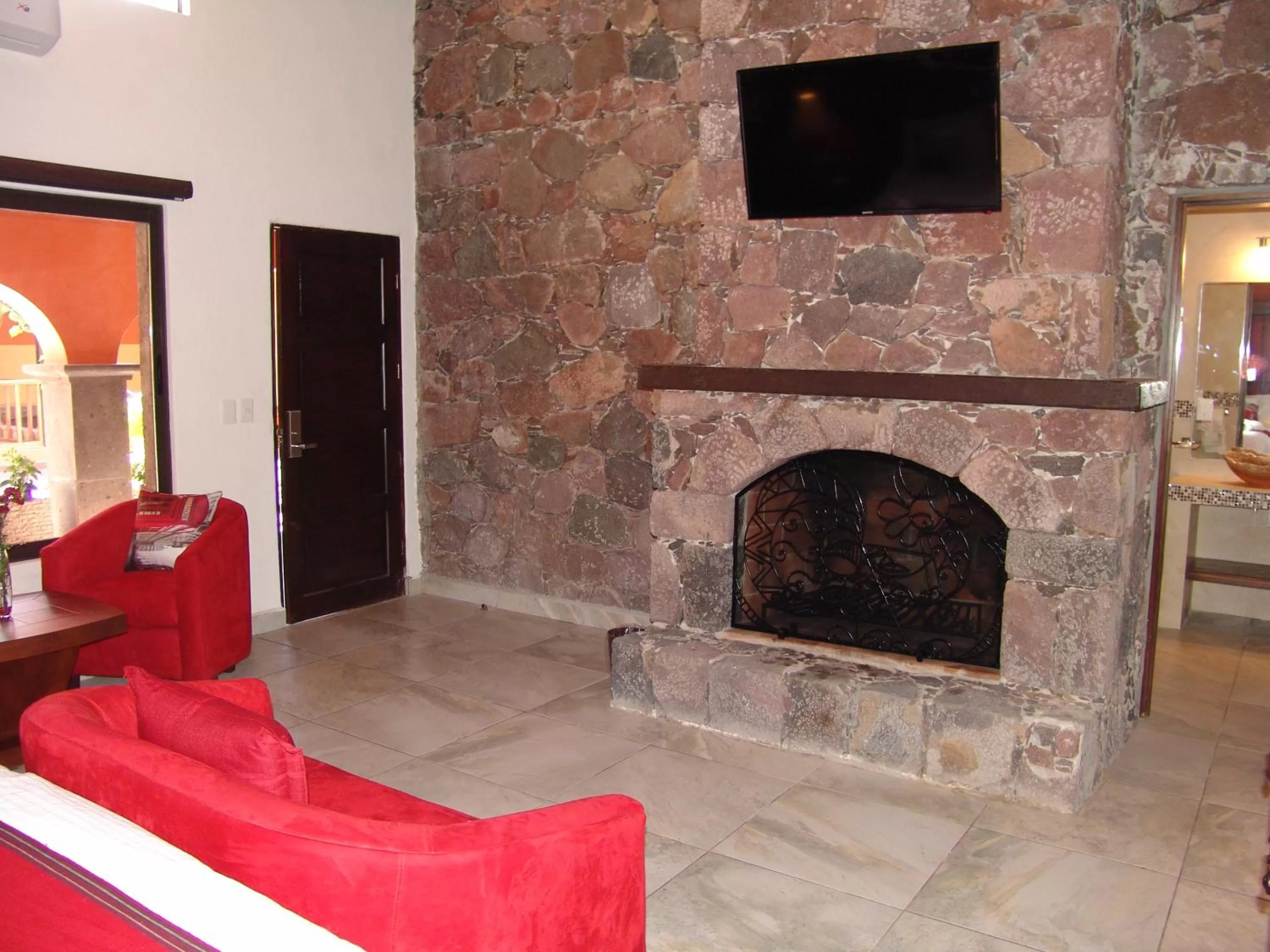 Communal lounge/ TV room in Hotel Casa Don Quijote