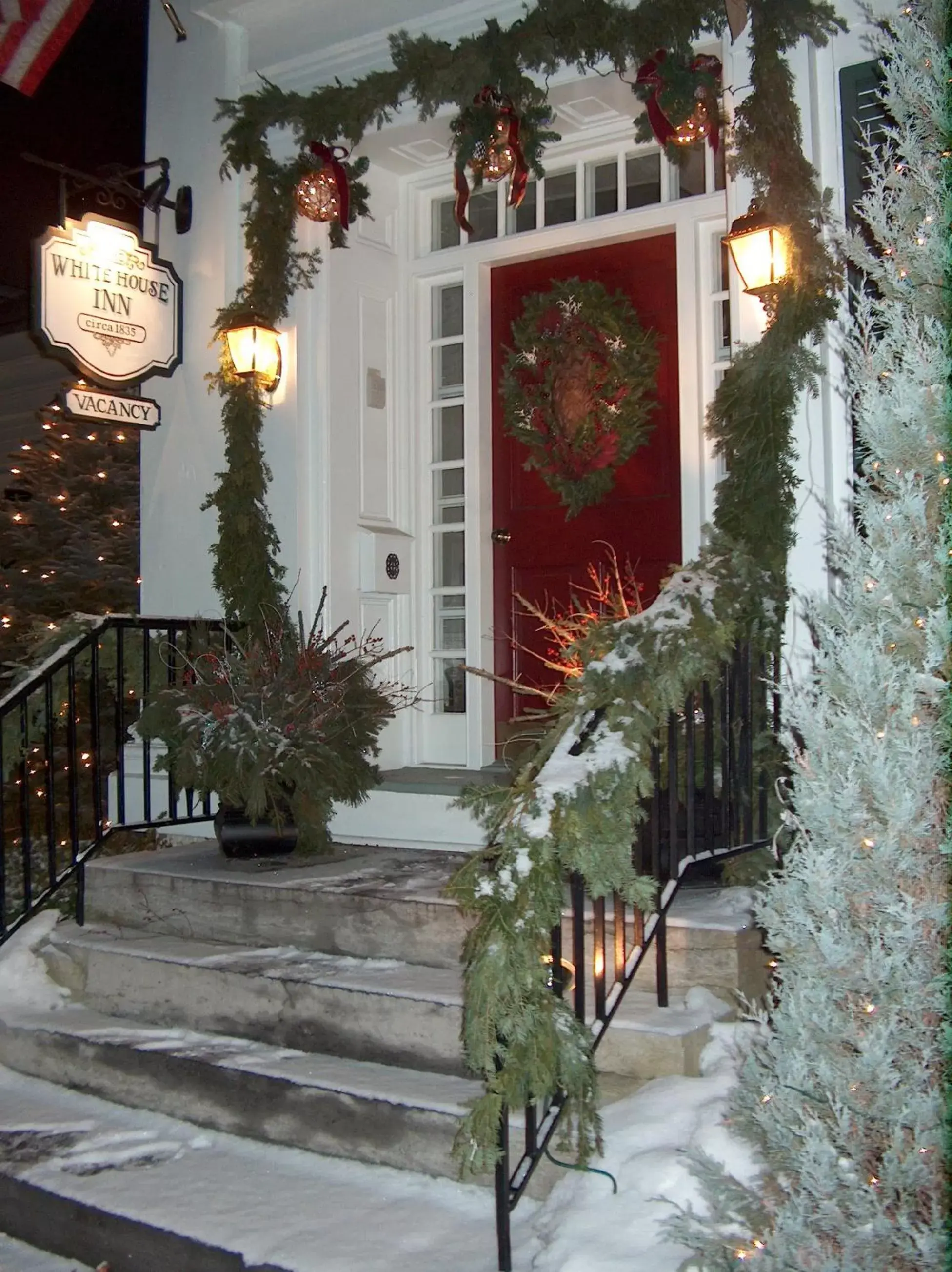 Facade/entrance in The White House Inn