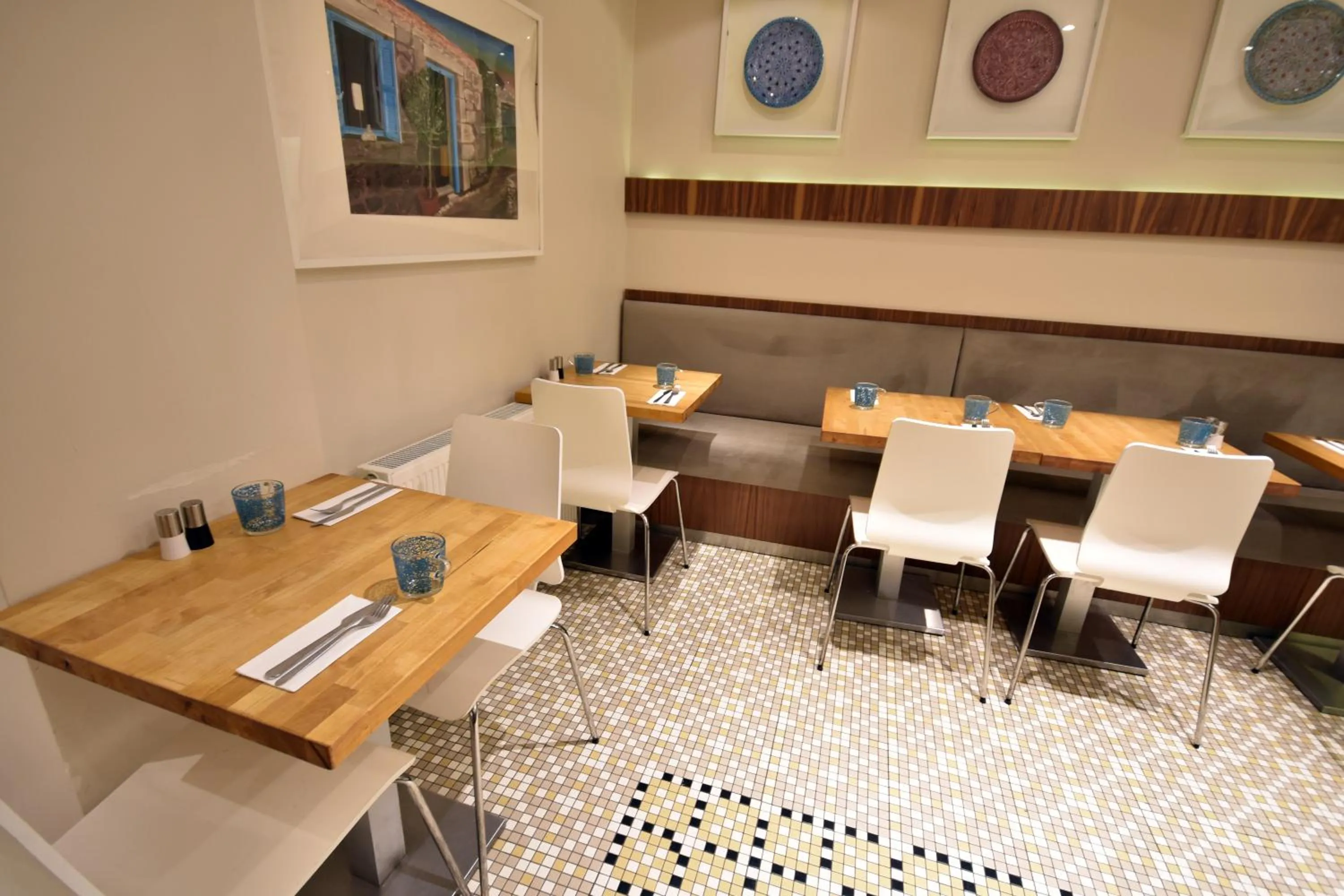 Food and drinks in Elanaz Hotel