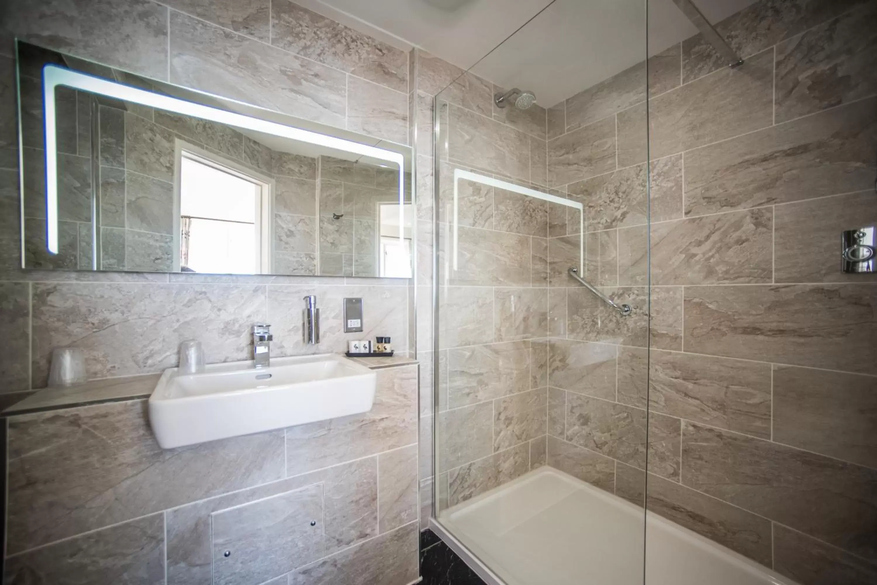 Shower, Bathroom in Bedford Hotel