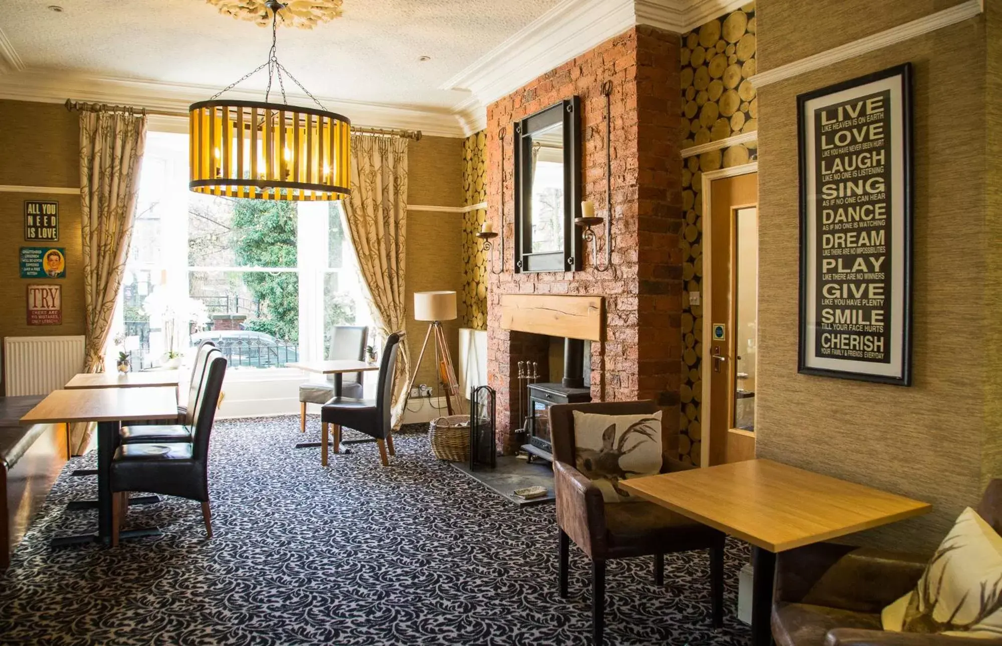 Restaurant/Places to Eat in Hedley House Hotel & Apartments