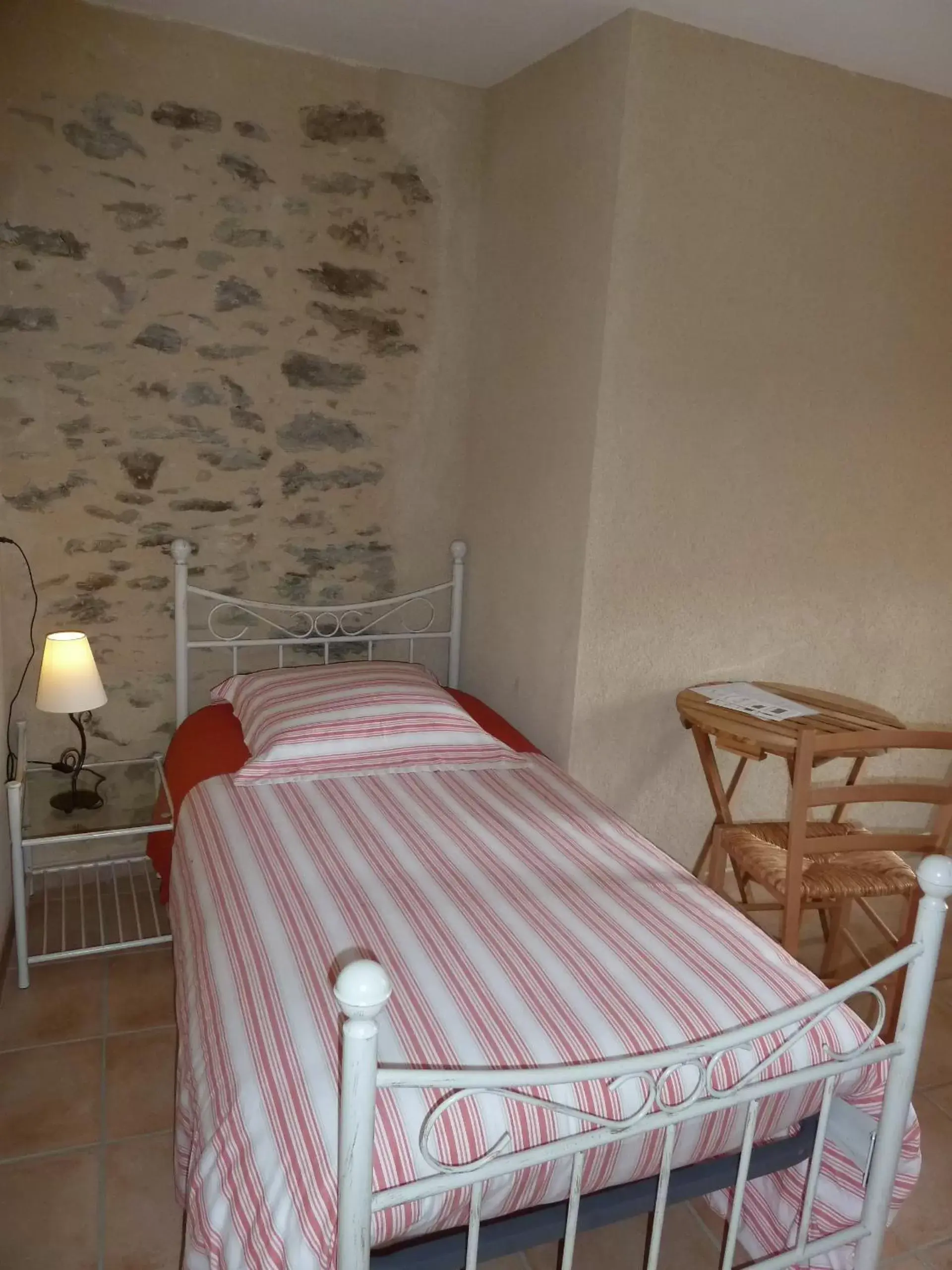 Bedroom, Bed in Moulin de Drapras