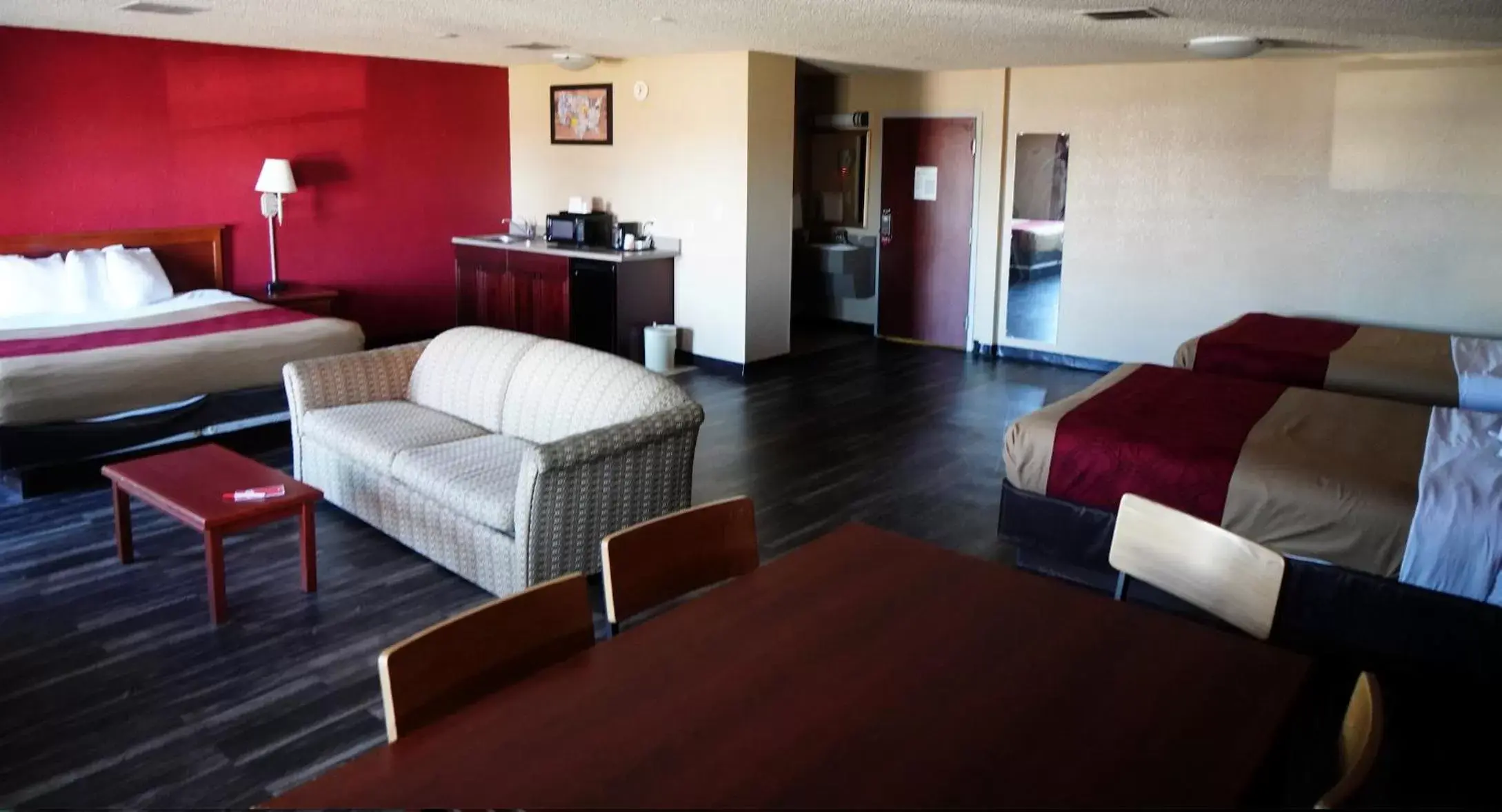 Photo of the whole room in Econo Lodge Inn & Suites Kearney