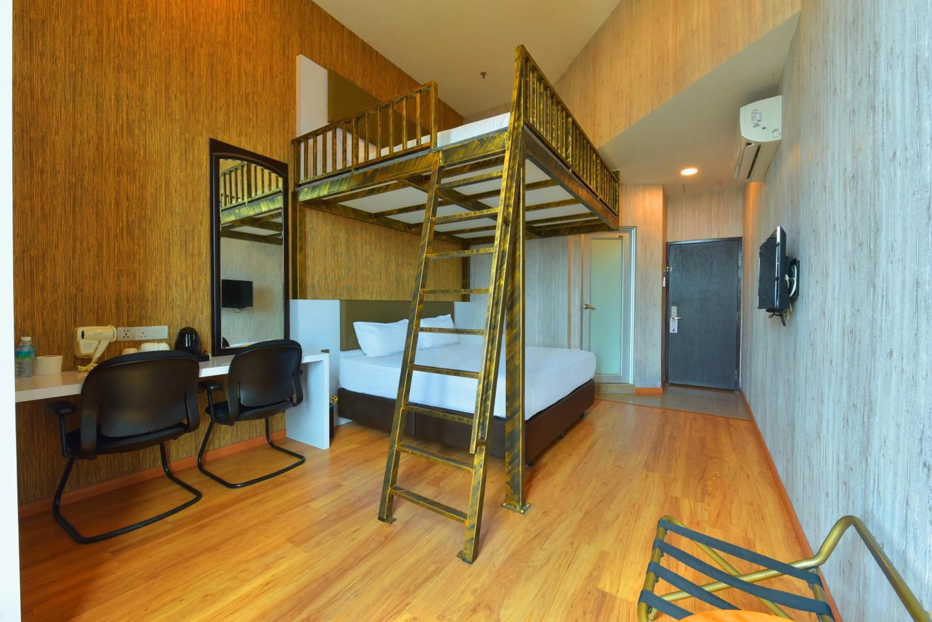 Bedroom, Bed in Townhouse OAK Hotel Holmes Johor Jaya