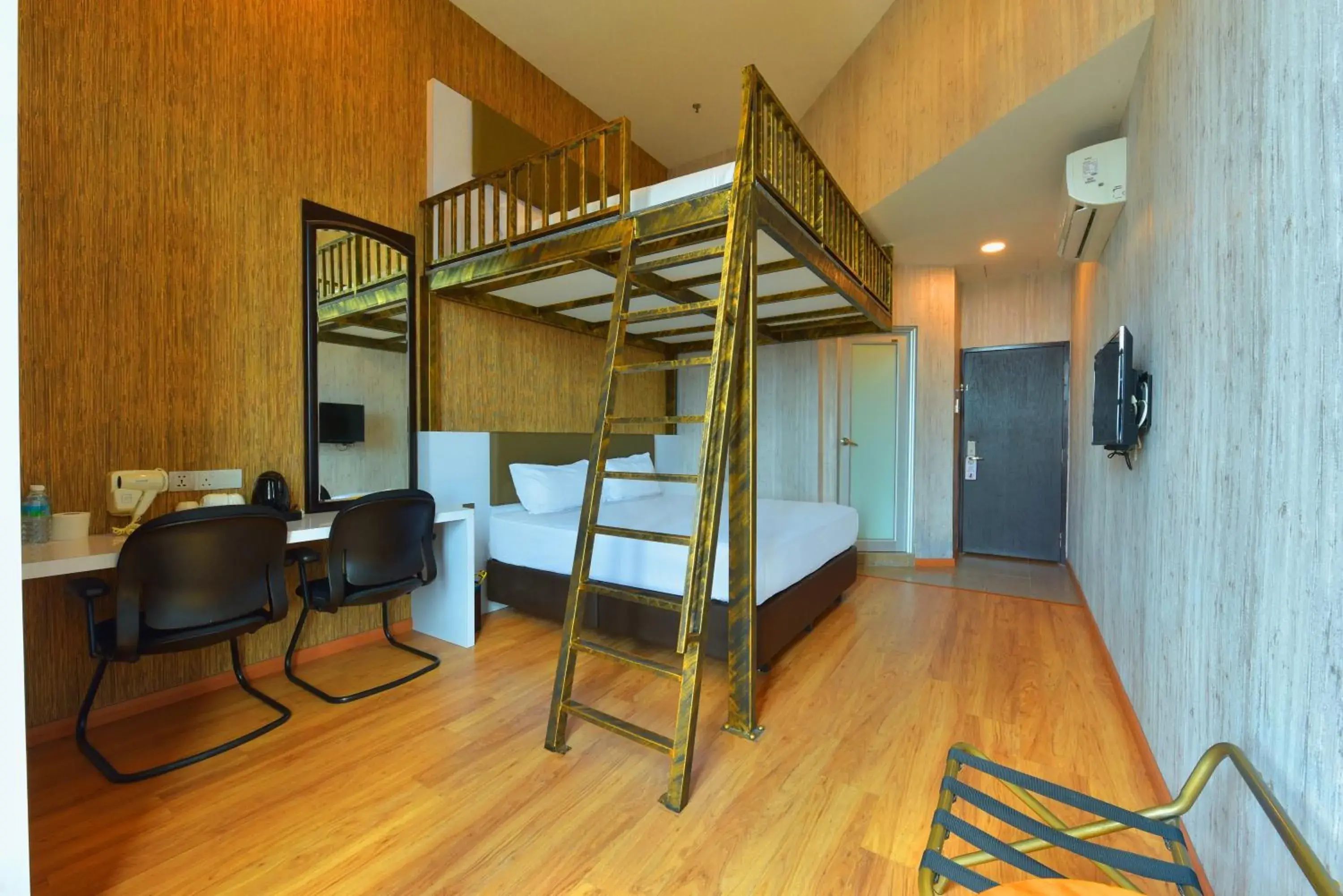 Bedroom, Bunk Bed in Townhouse OAK Hotel Holmes Johor Jaya