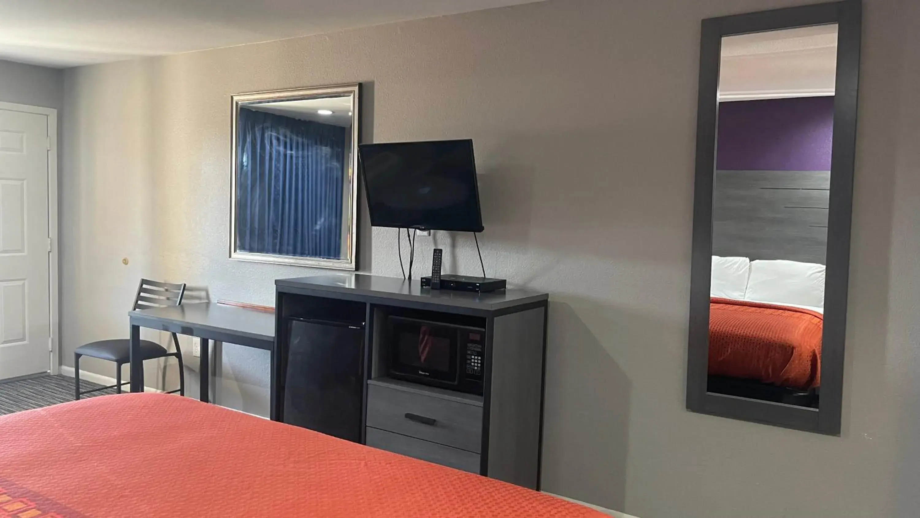 TV/Entertainment Center in Executive Inn and Suites Houston