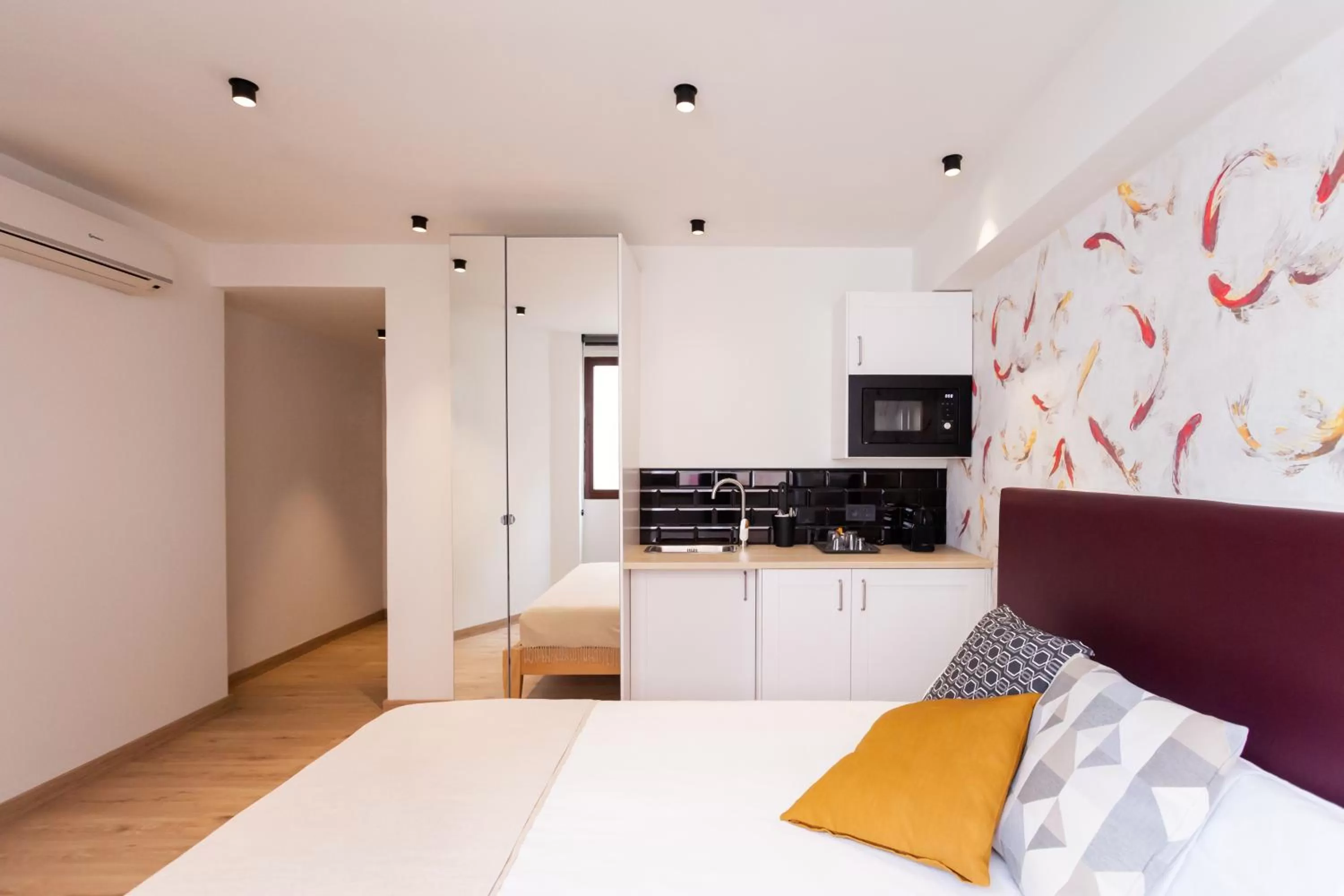 Kitchen or kitchenette, Bed in Welldone Sierpes Boutique