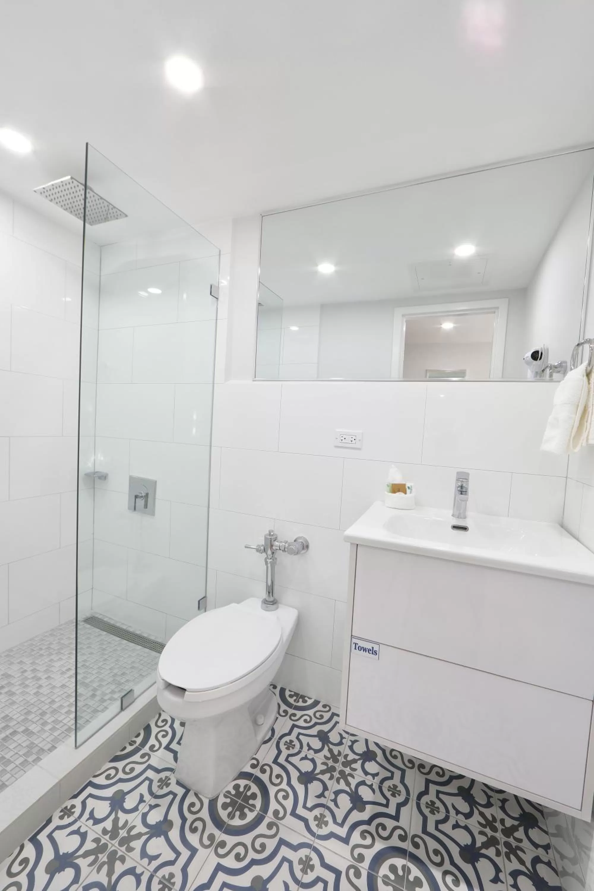 Bathroom in San Juan Airport Hotel