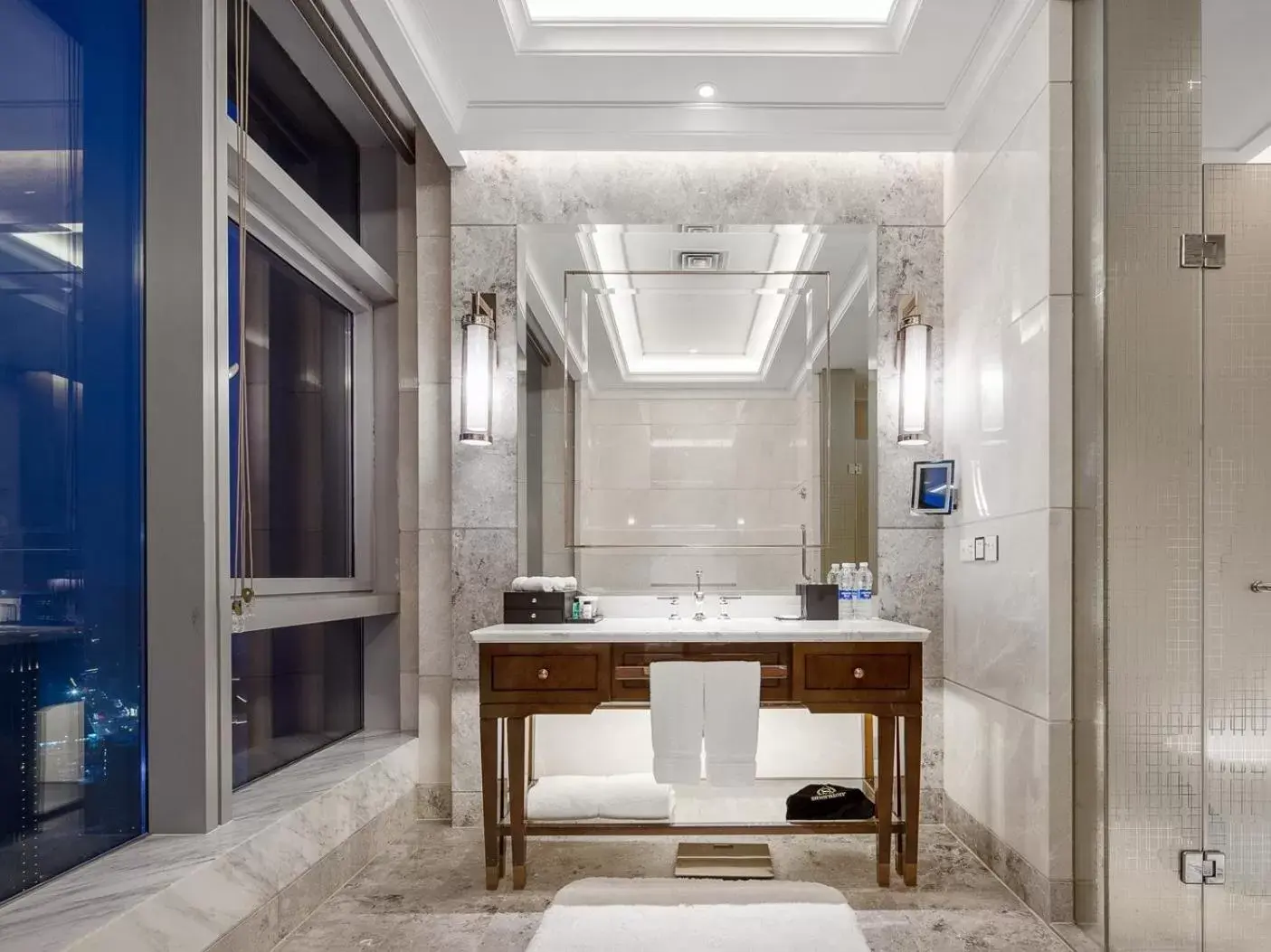 Toilet, Bathroom in Sheraton Grand Wuhan Hankou Hotel - Let's take a look at the moment of Wuhan