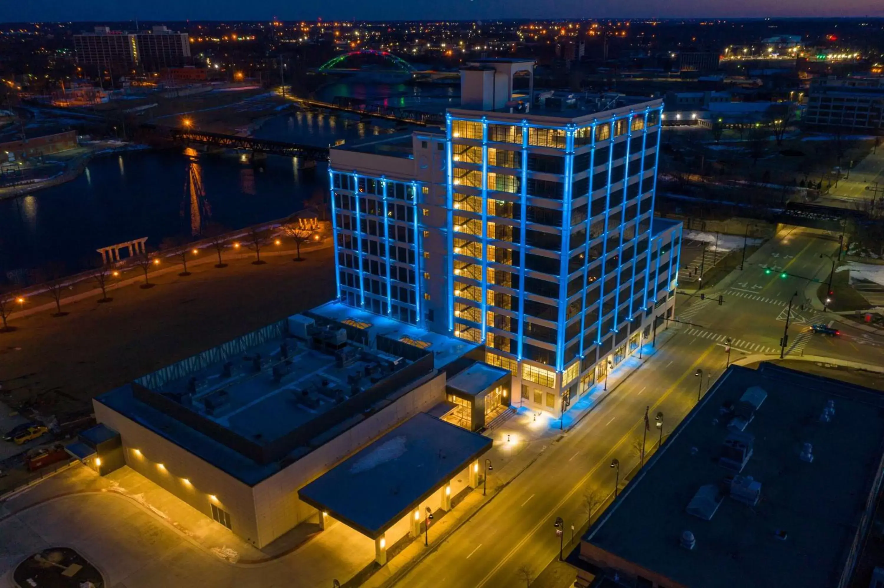 Property building, Bird's-eye View in Embassy Suites By Hilton Rockford Riverfront
