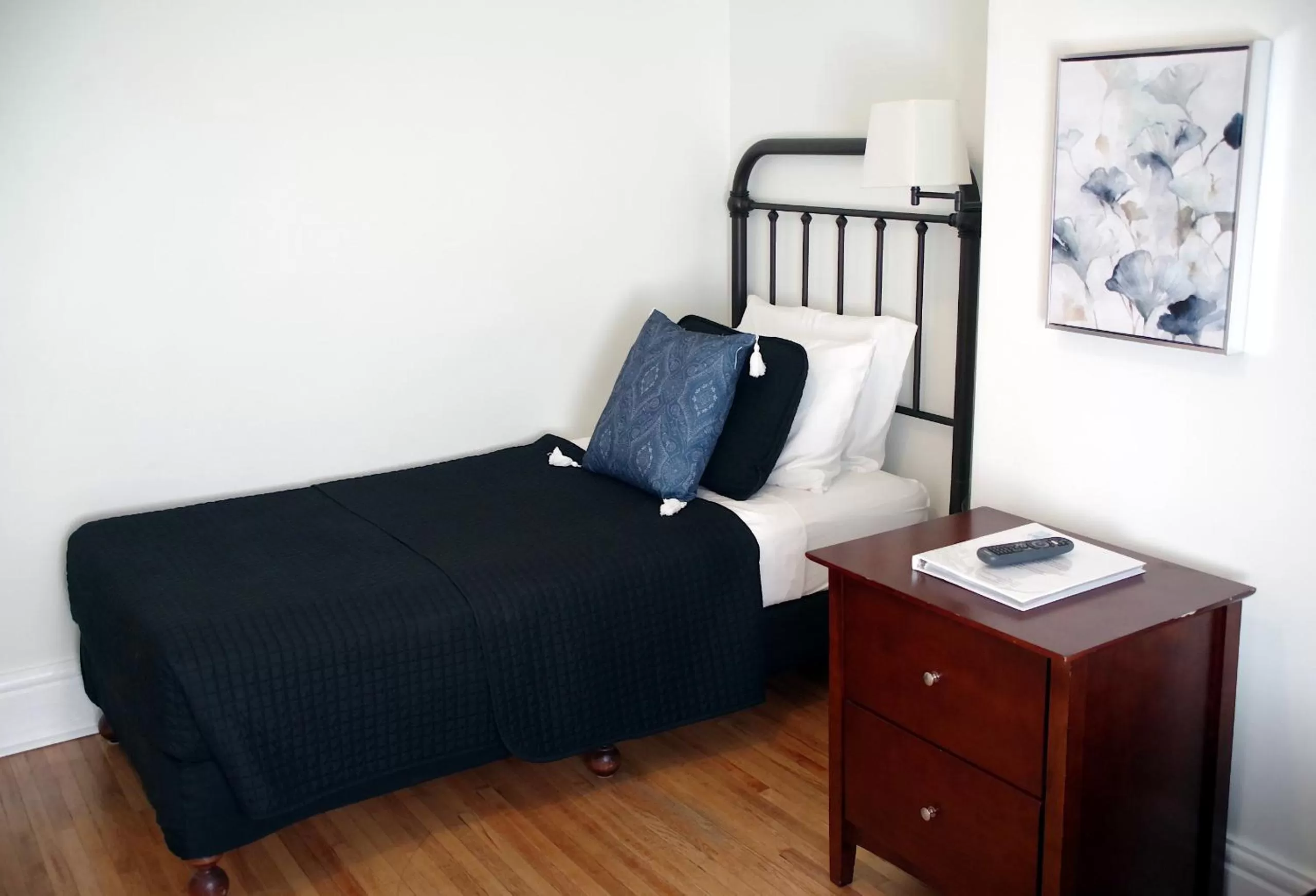 Twin Room with Shower in Colborne Bed and Breakfast