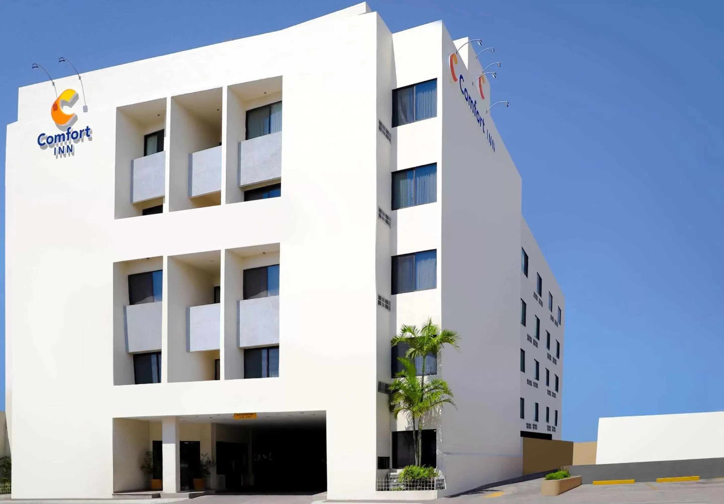 Property Building in Comfort Inn Tampico