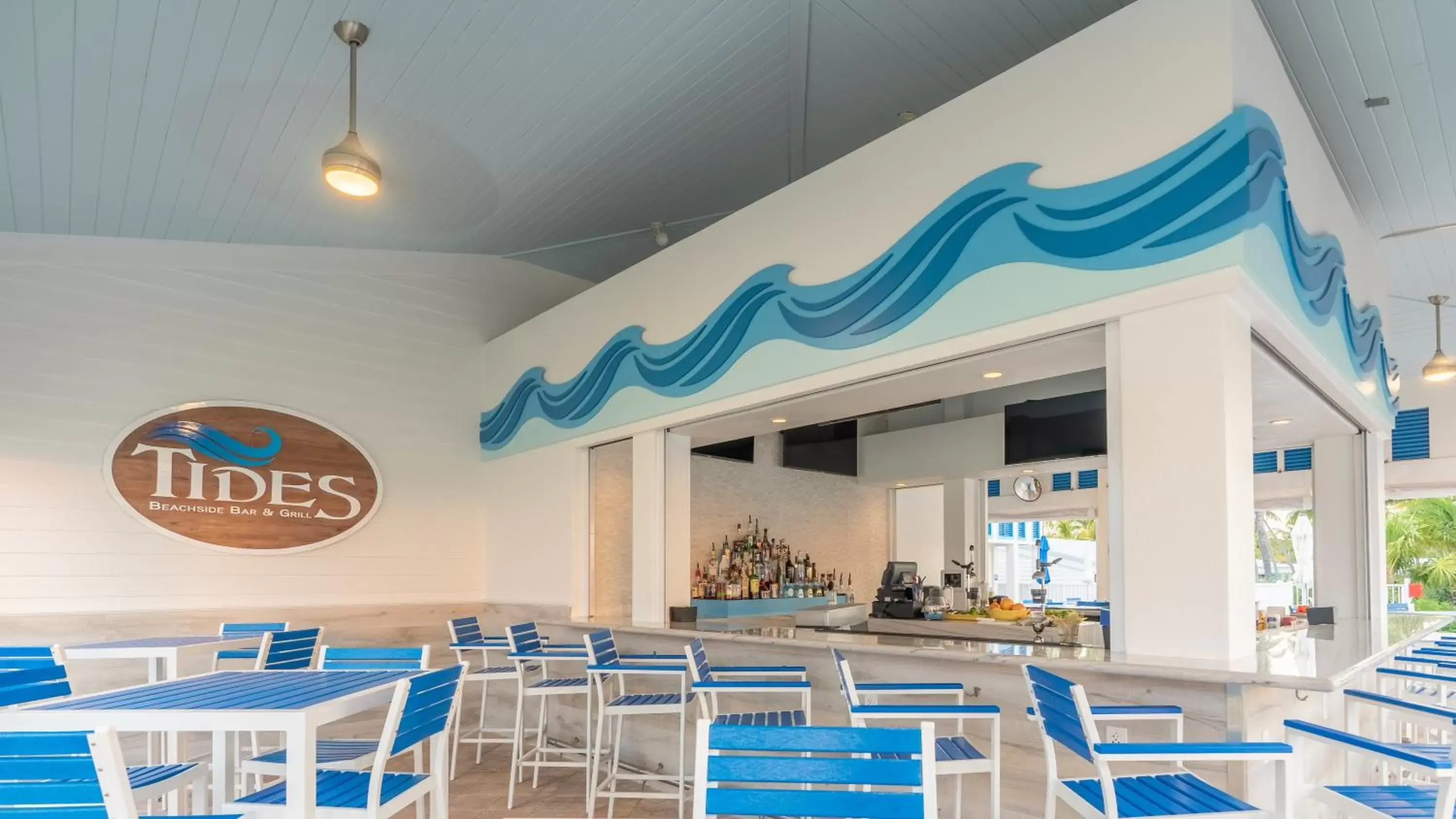 Lounge or bar, Swimming Pool in Islander Resort