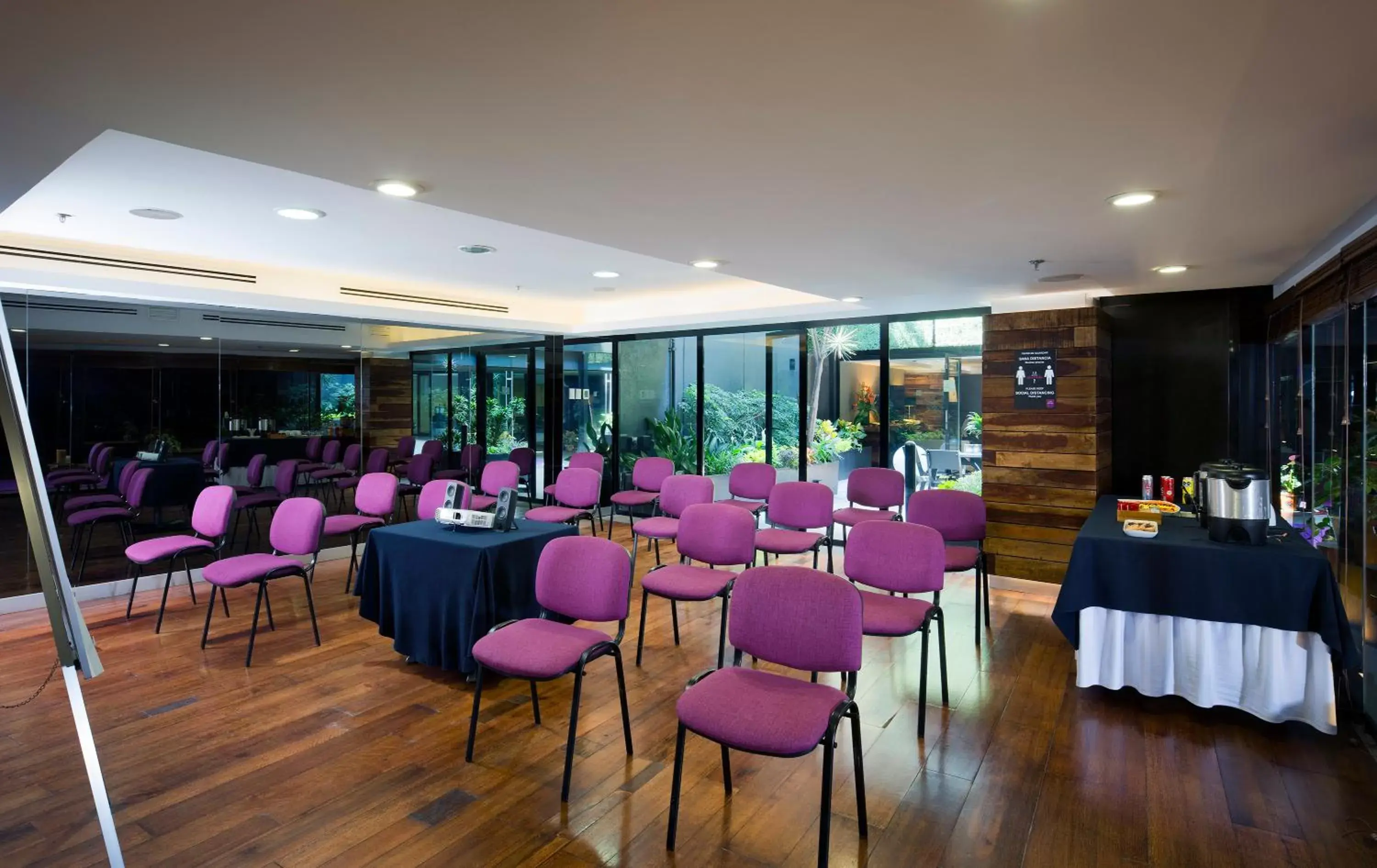 Meeting/conference room, Banquet Facilities in Las Suites Campos Eliseos