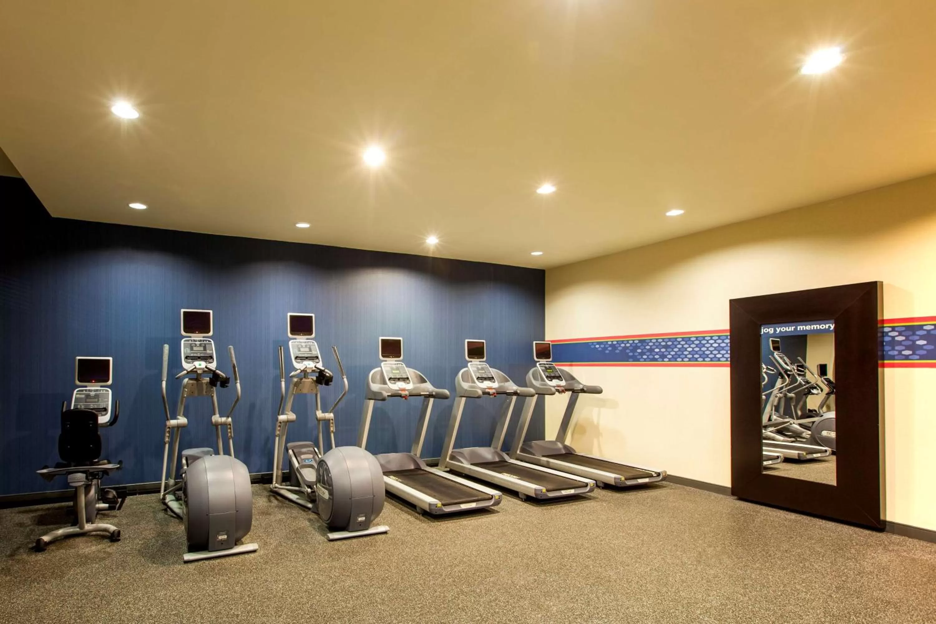 Fitness centre/facilities in Hampton Inn New York - LaGuardia Airport