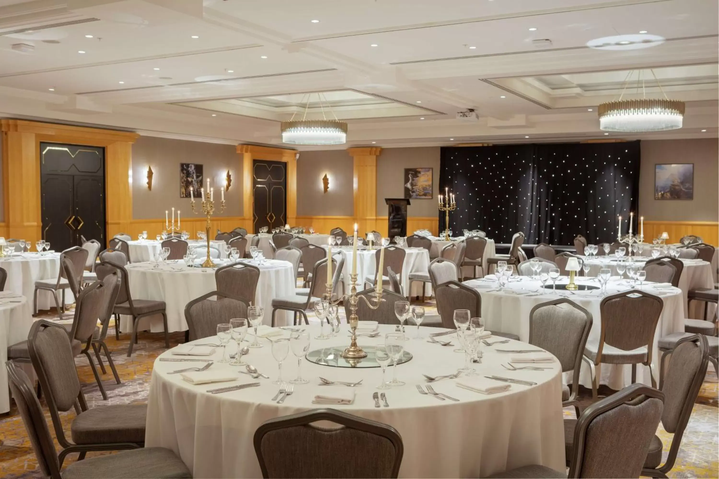 Meeting/conference room, Restaurant/Places to Eat in Hilton Belfast