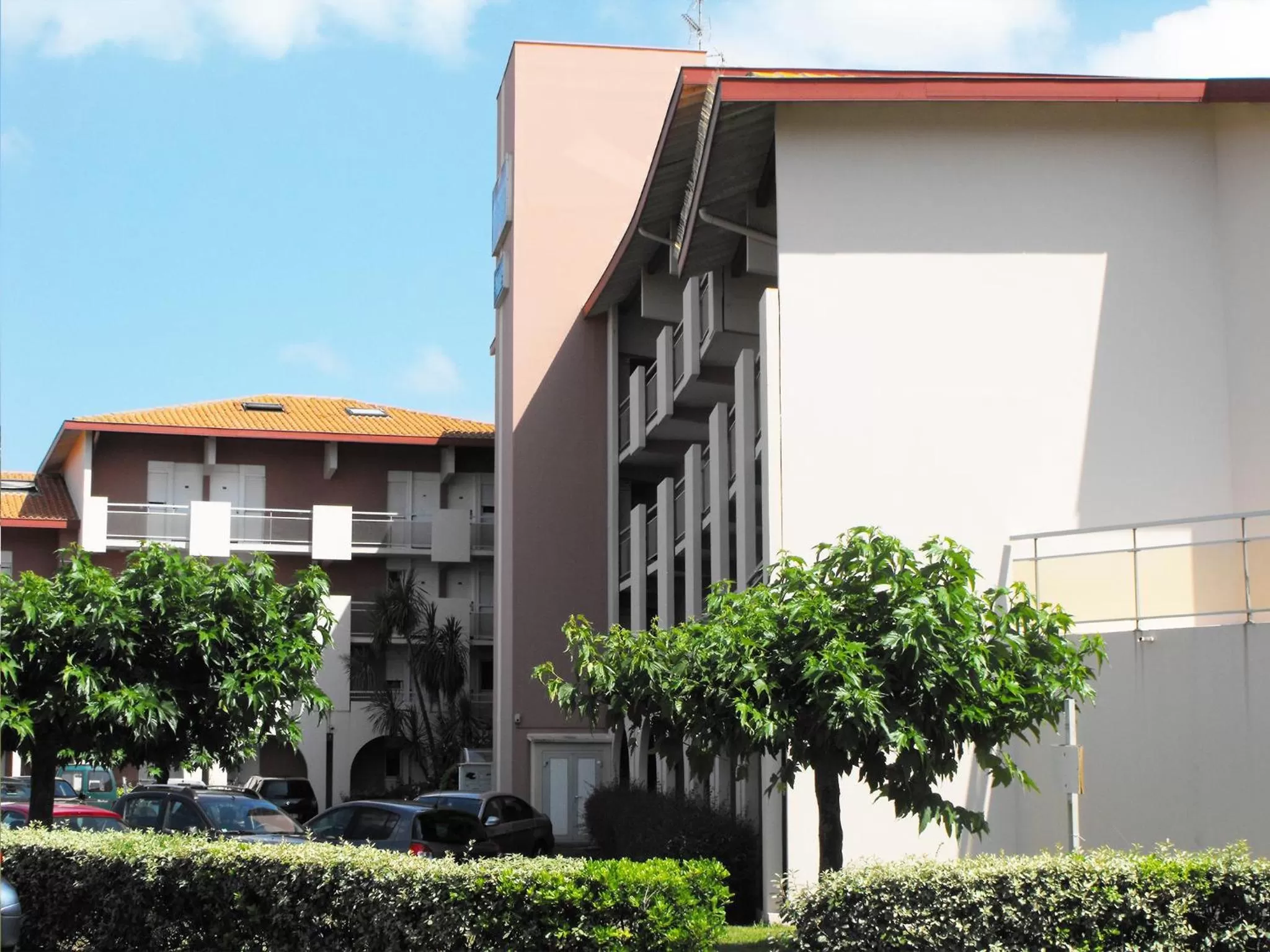 Facade/entrance in Mer et Golf