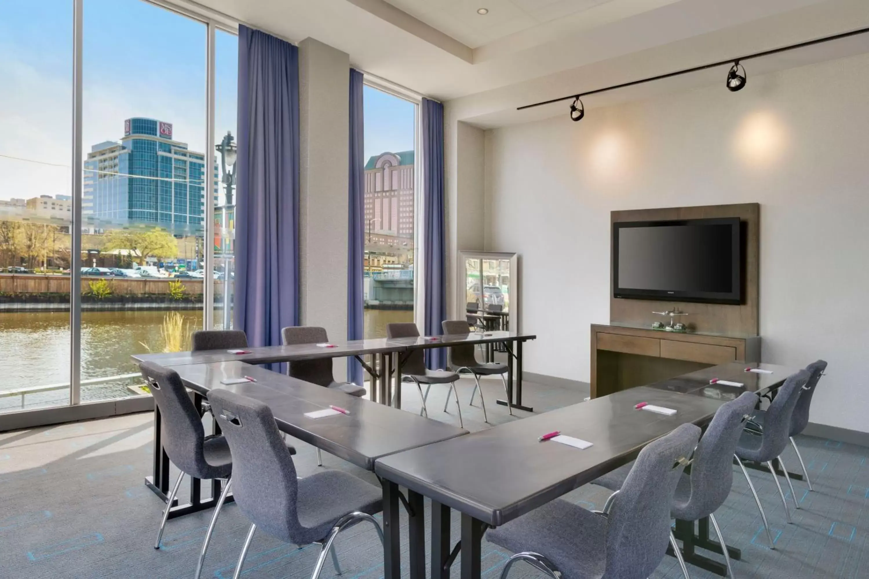 Meeting/conference room in aloft Hotel Milwaukee Downtown