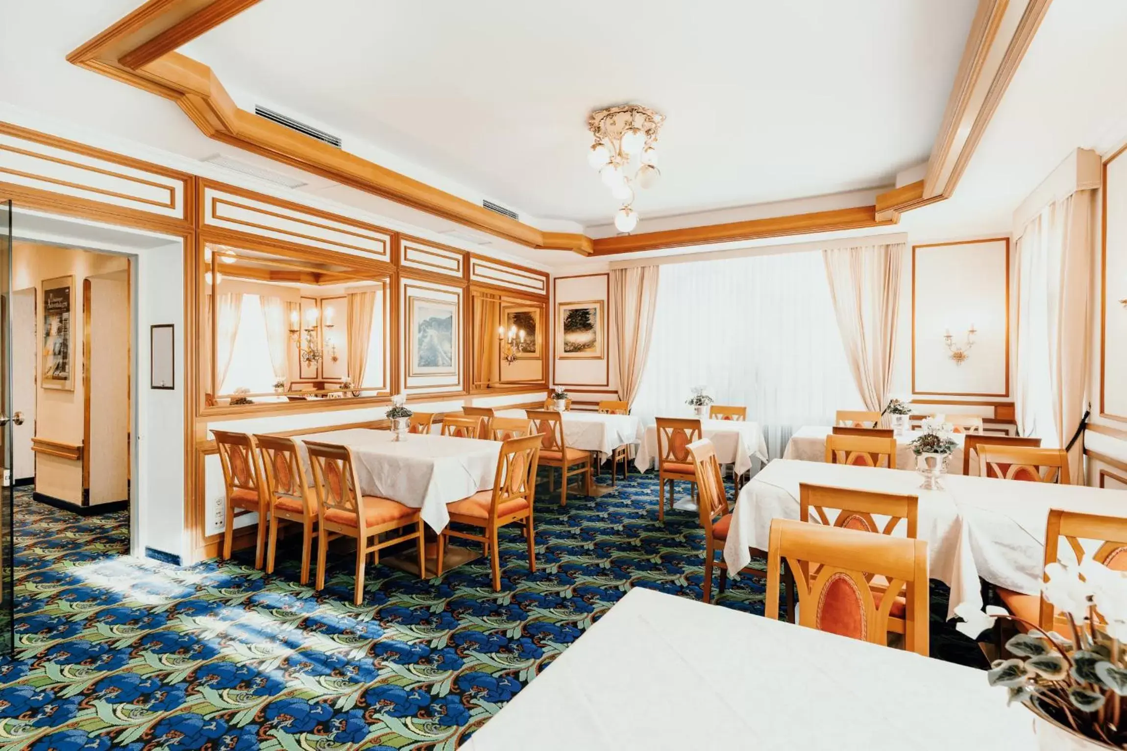 Restaurant/Places to Eat in Hotel Scherer