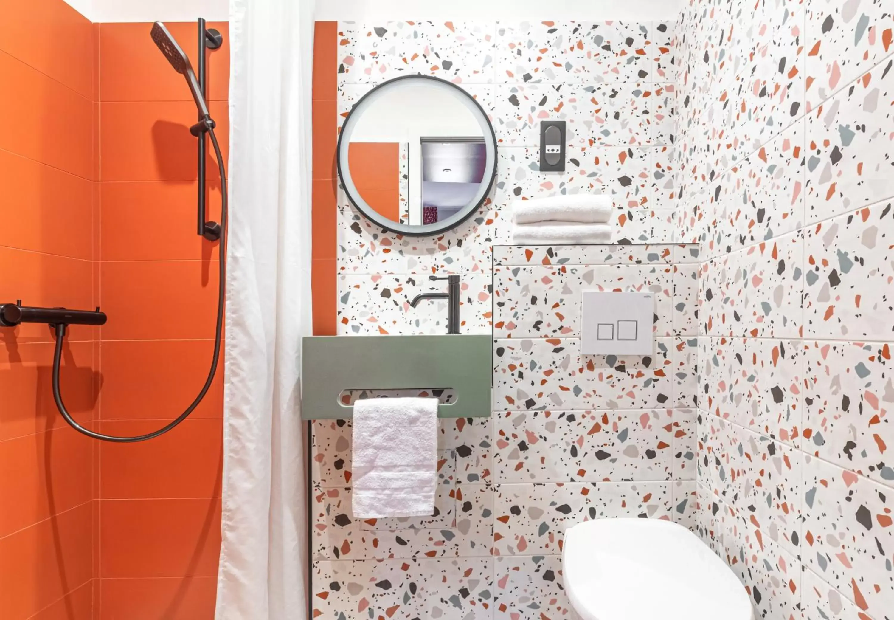 Shower, Bathroom in Seakub hotel