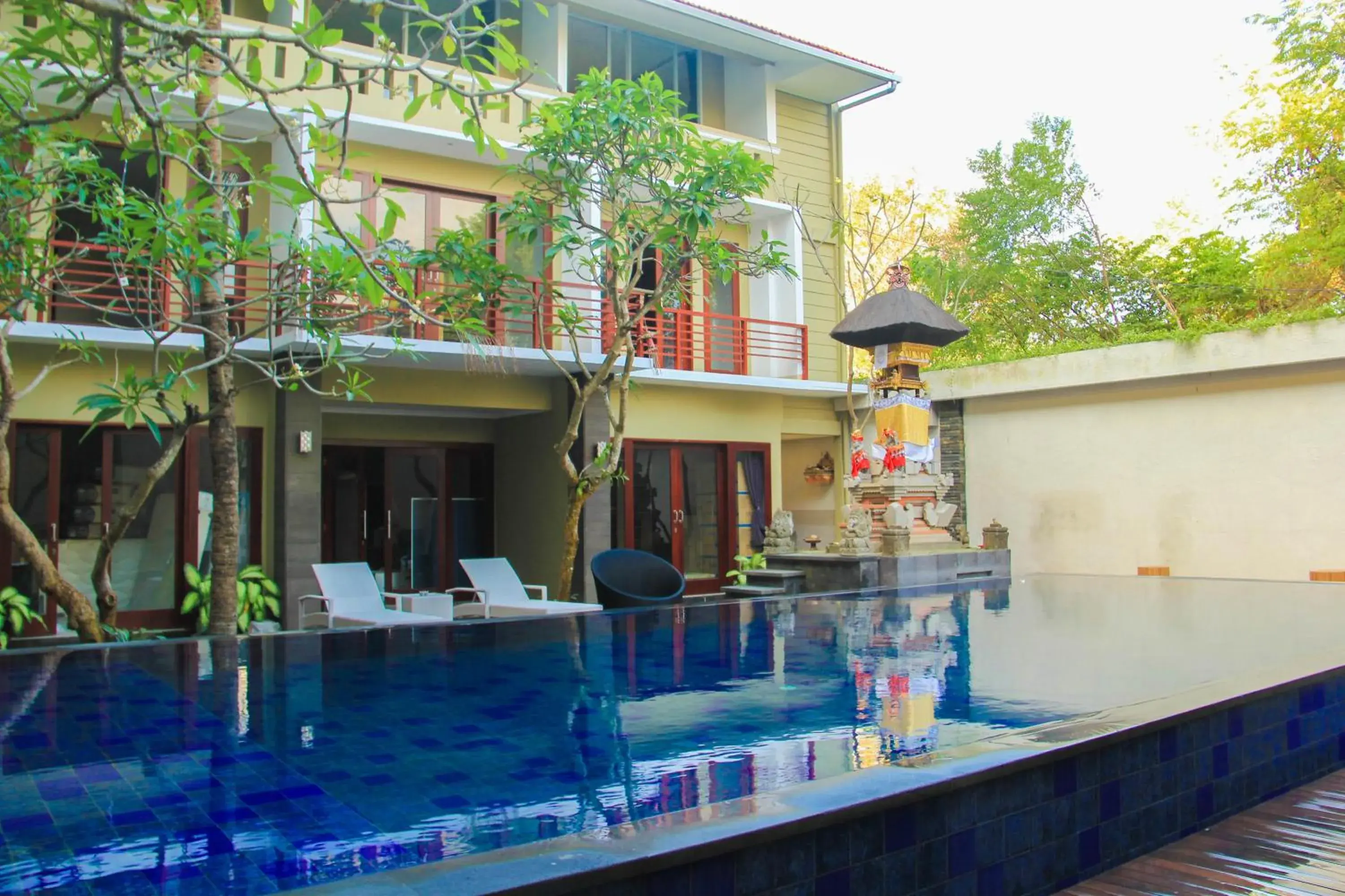 Swimming Pool in Transera Kamini Legian Hotel