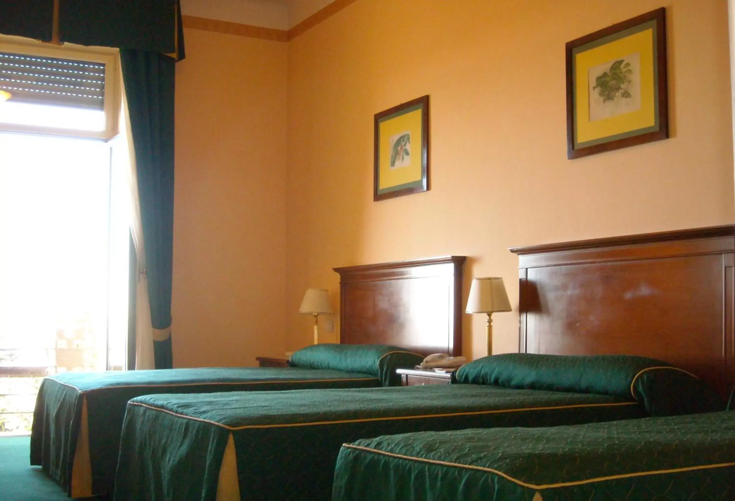 Photo of the whole room, Bed in Palace Grand Hotel Varese