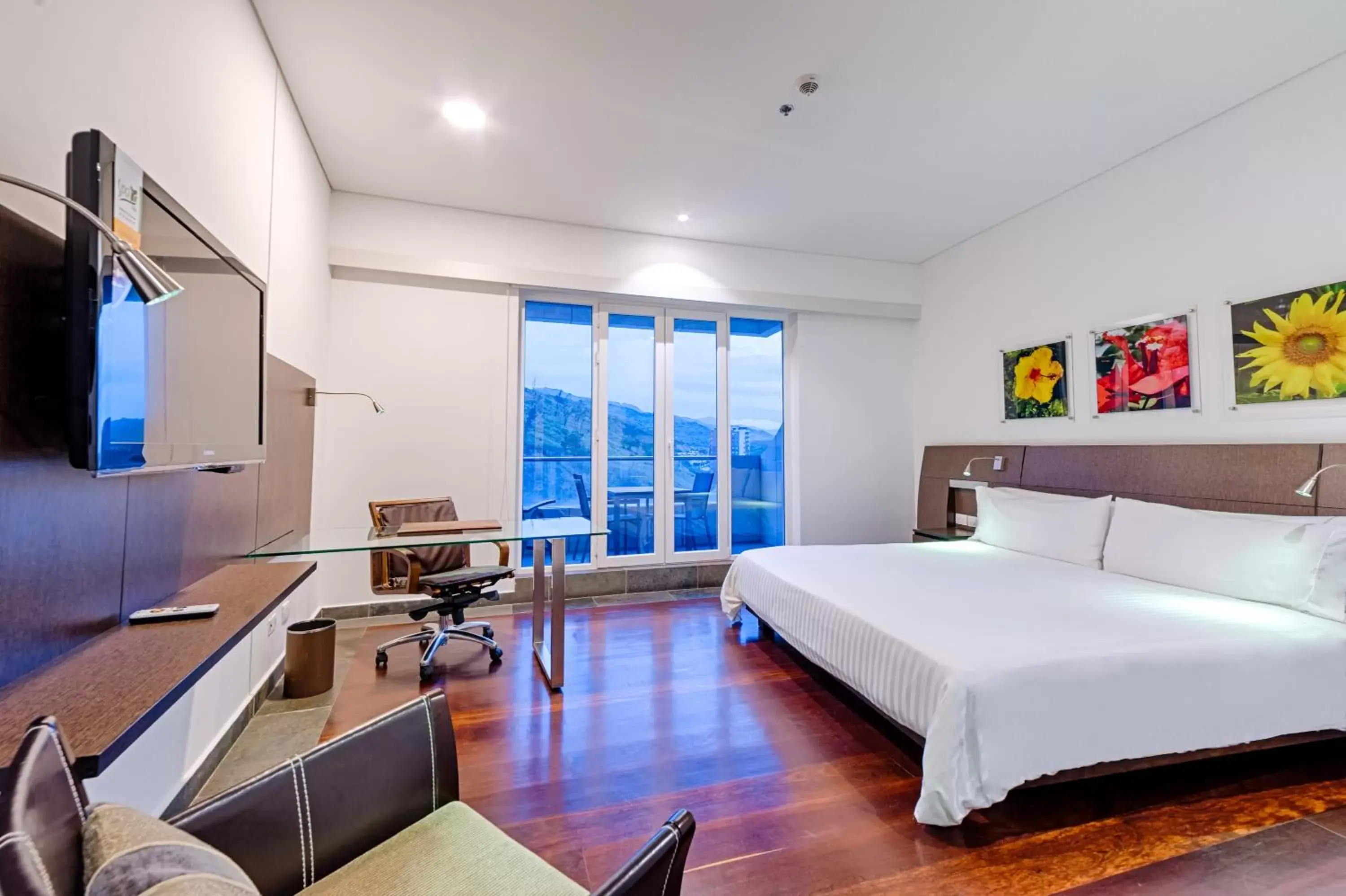 City view, Bed in Hotel Spiwak Chipichape Cali City view, Bed in Hotel Spiwak Chipichape Cali