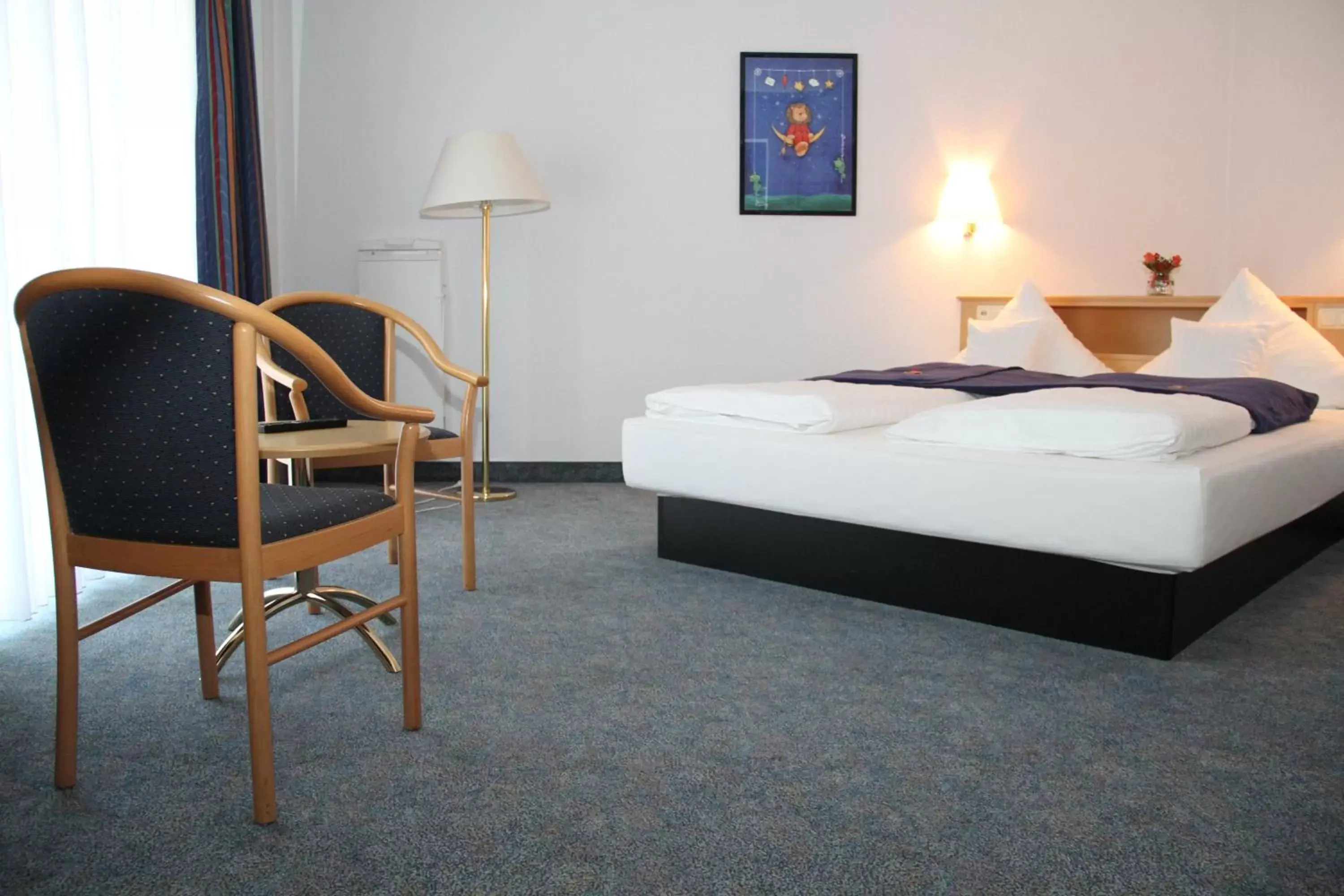 Photo of the whole room, Bed in Trip Inn Hotel Zum Riesen Hanau