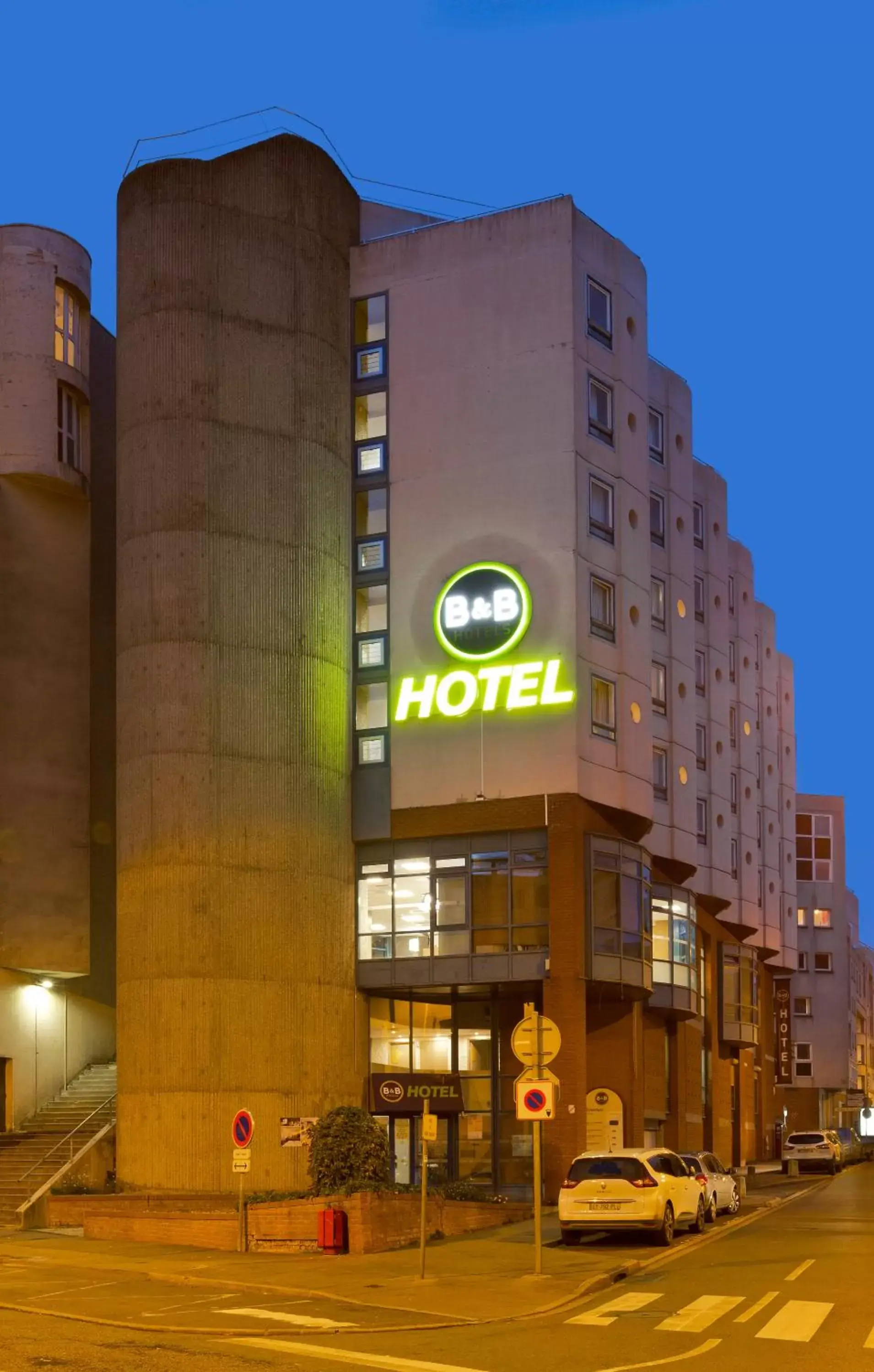 Facade/entrance, Property Building in B&B HOTEL le Mans Centre