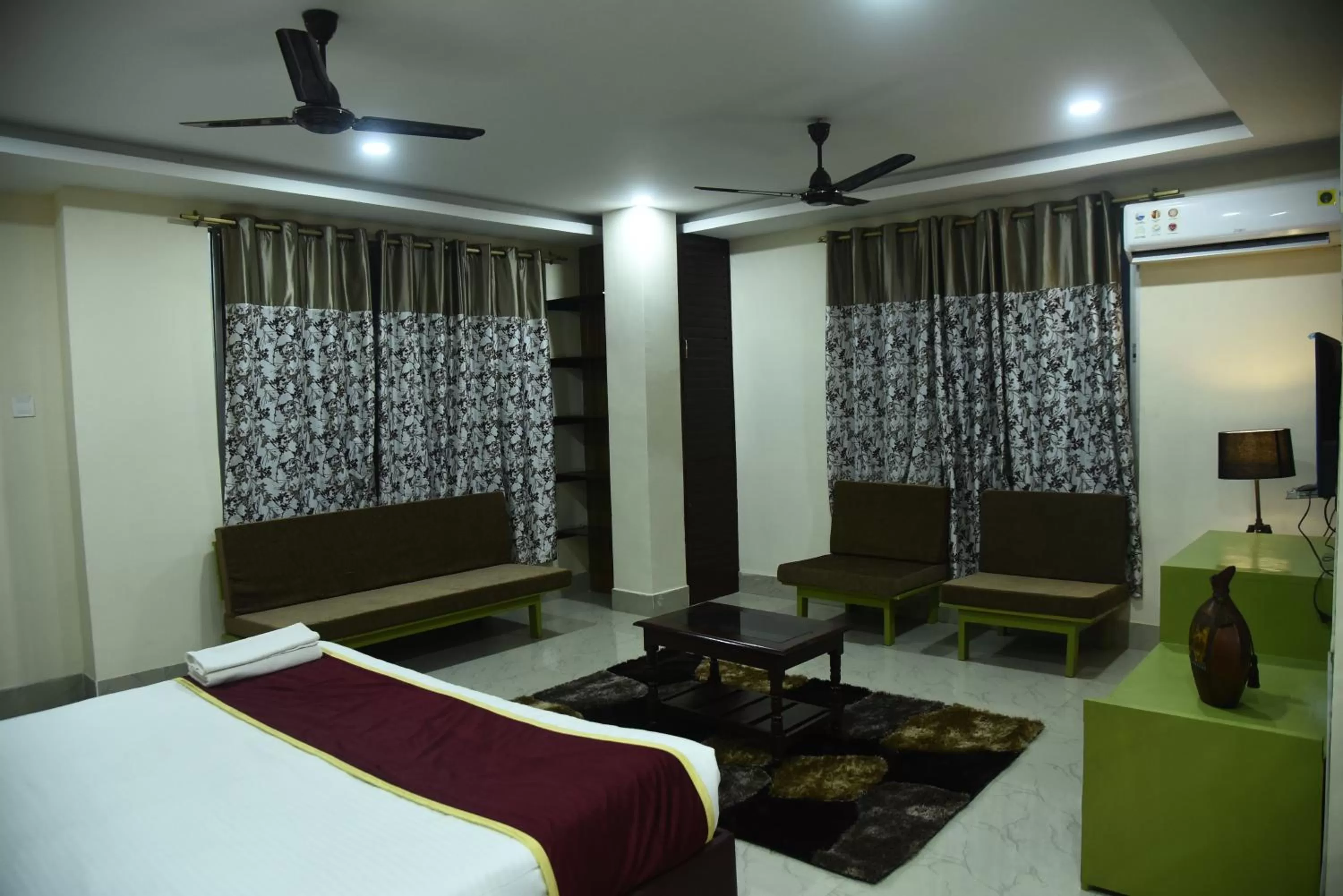 Living room, Bed in URBAN COTTAGE