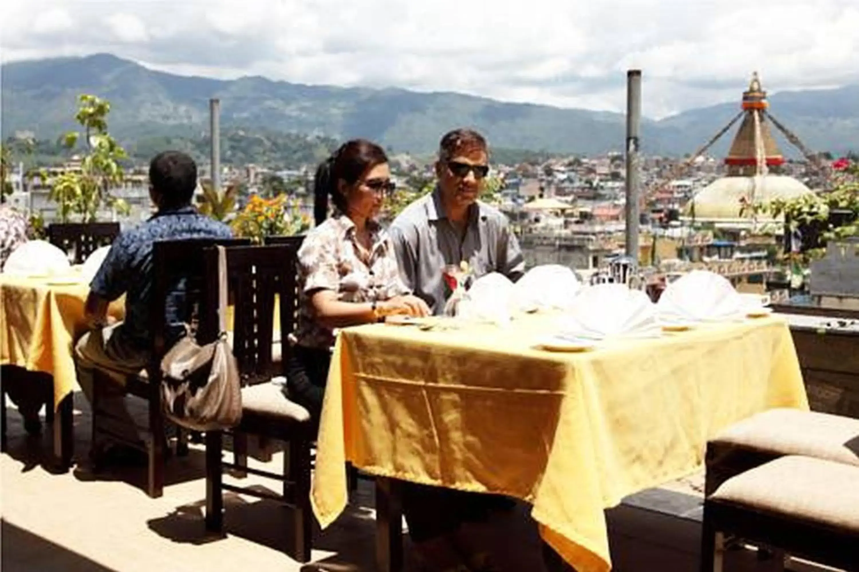 Restaurant/places to eat in Hotel Tibet International