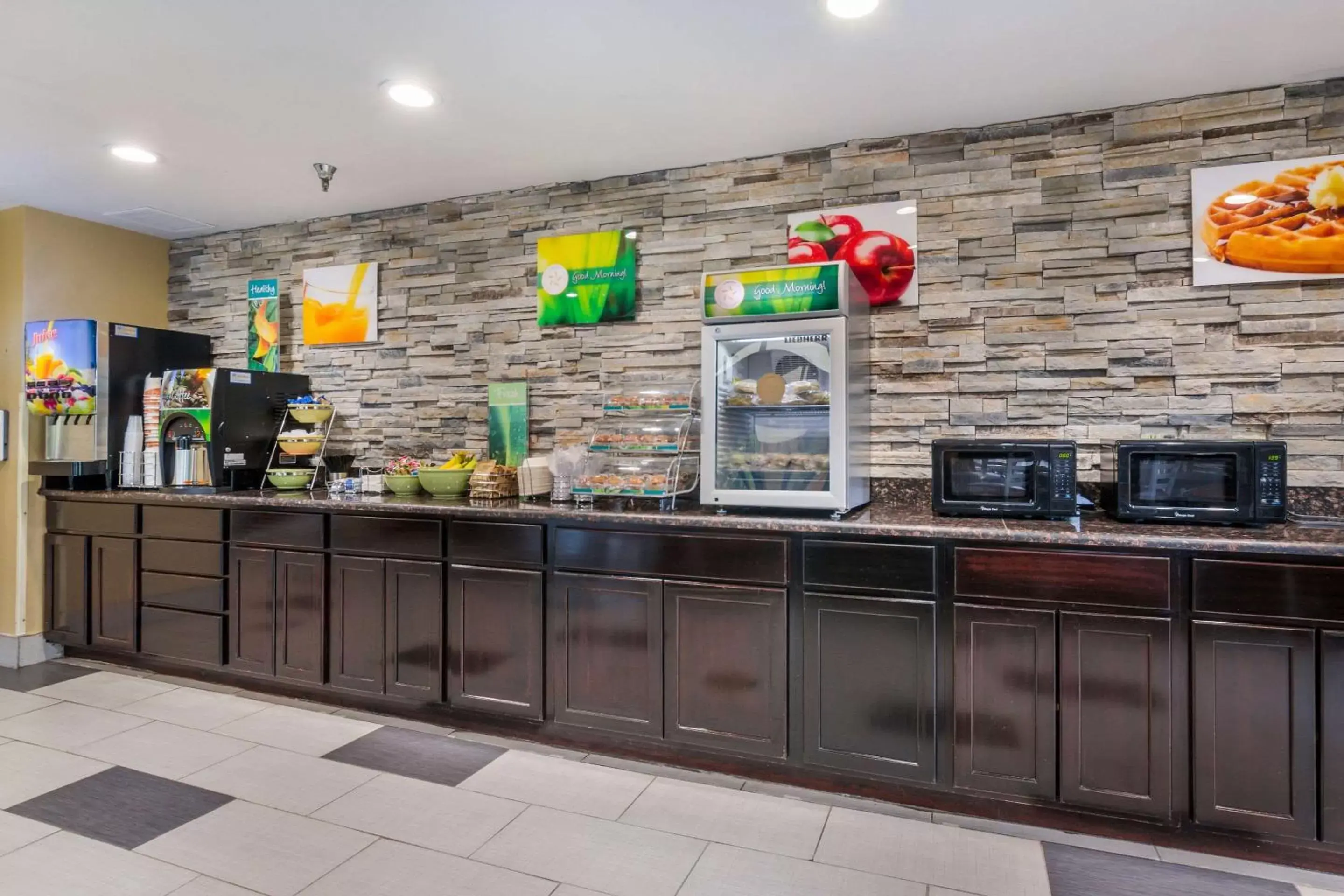 Restaurant/places to eat in Quality Inn & Suites Florence- Cincinnati South