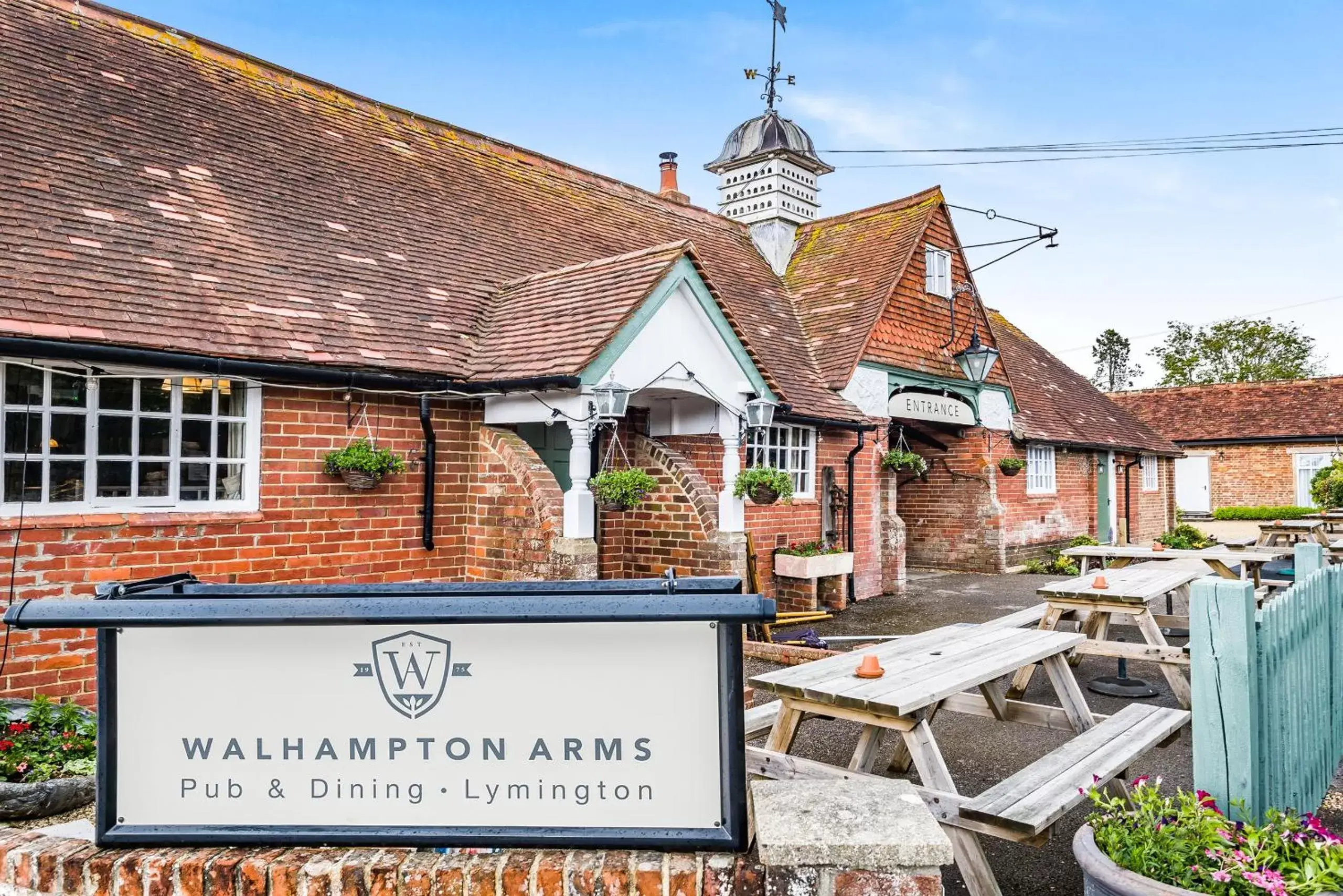 Property Building in The Walhampton Arms