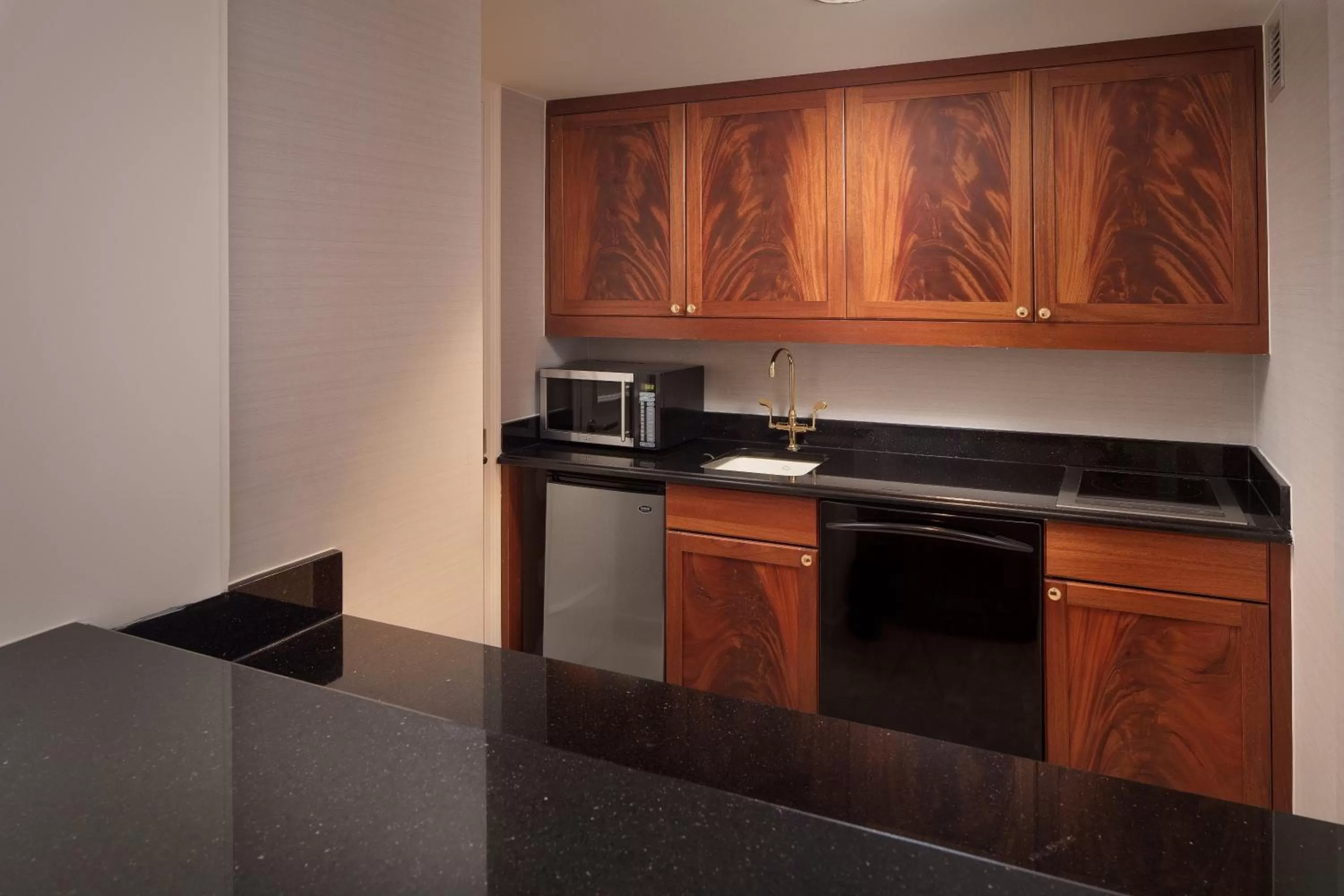 Kitchen or kitchenette in Hilton Short Hills