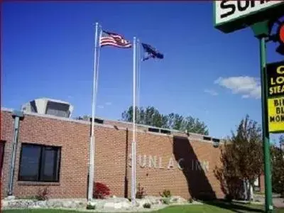 Property building in Sunlac Inn Lakota
