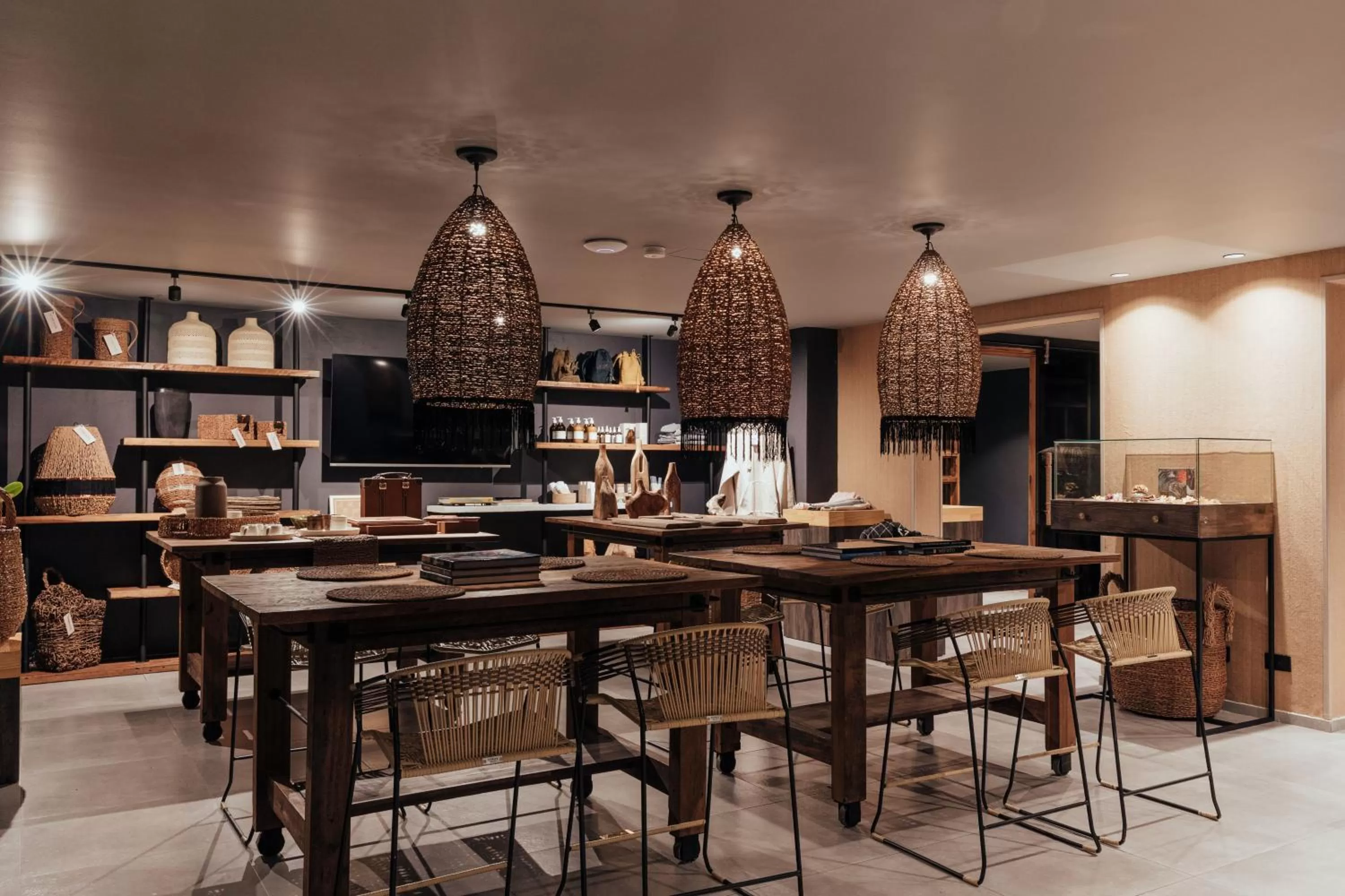 Communal lounge/ TV room in Sui Boutique Hotel