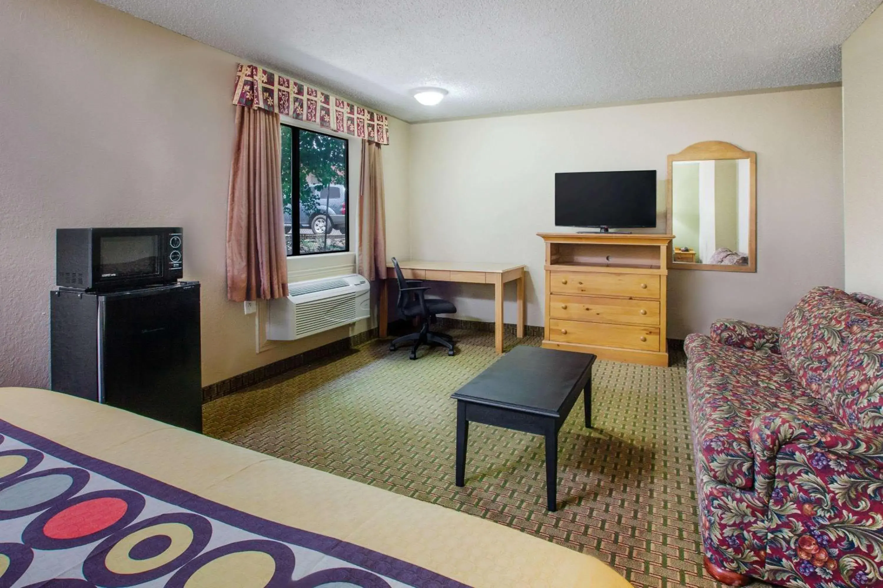 Photo of the whole room, TV/Entertainment Center in Super 8 by Wyndham Sherman