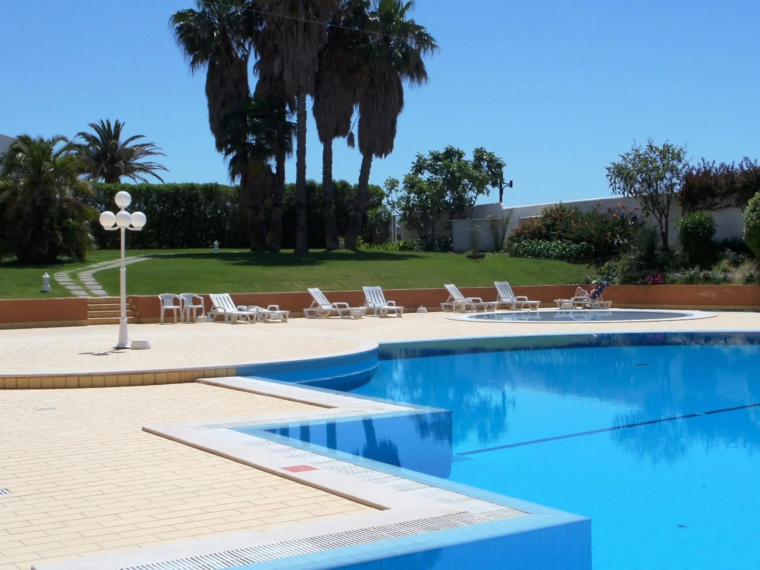 Swimming Pool in Hotel Luar