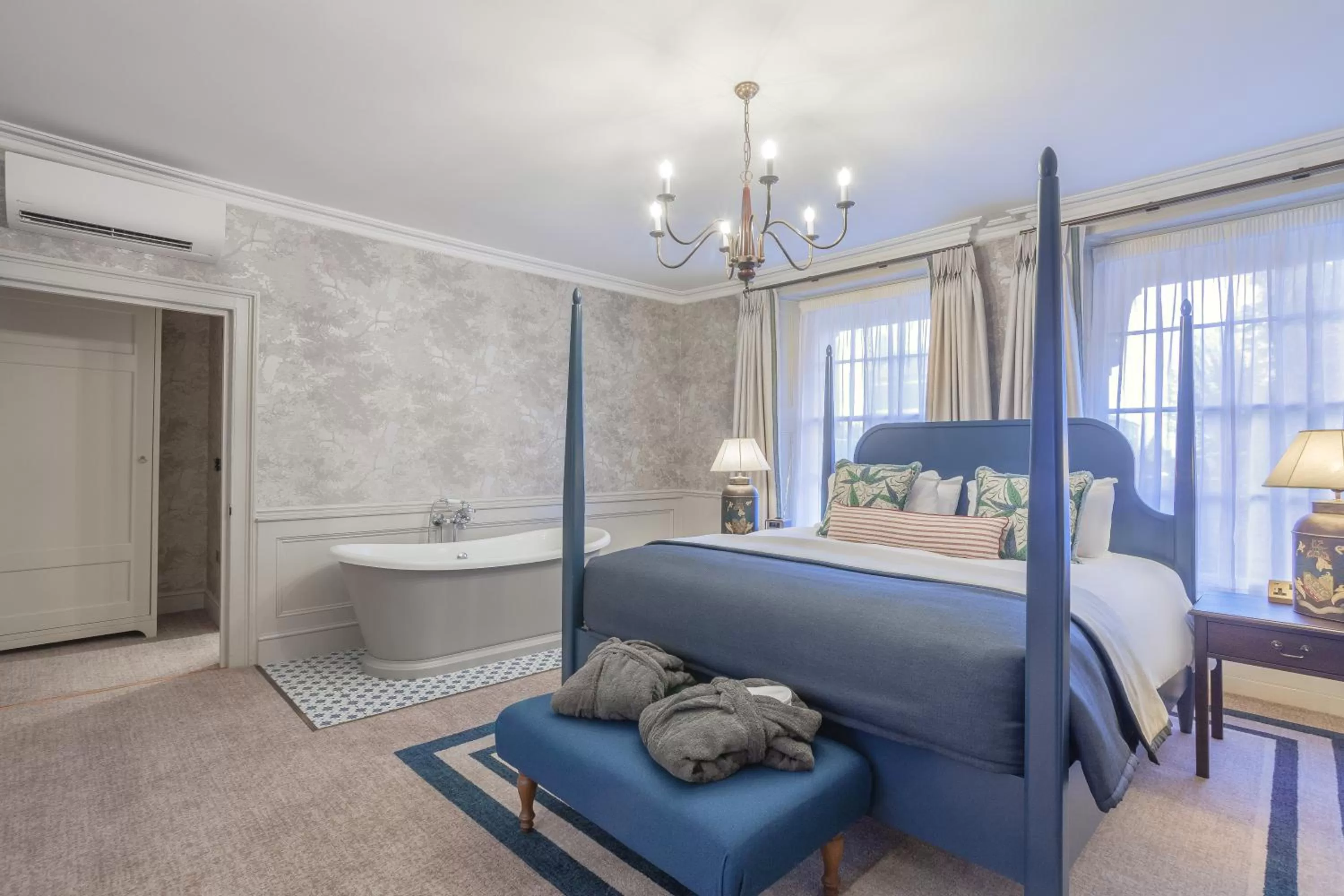 Bedroom, Bed in Richmond Hill Hotel