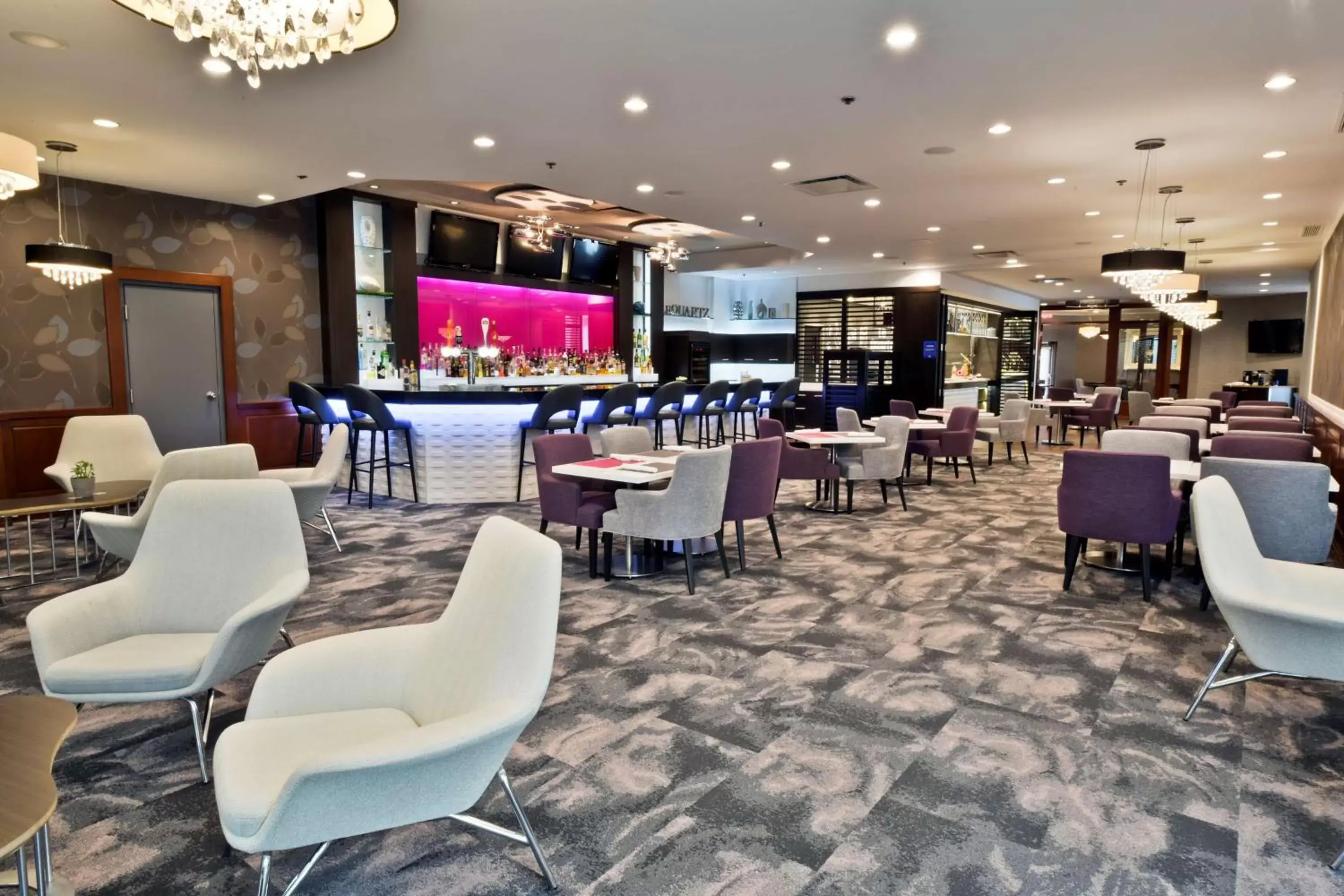 Lounge or bar in Hilton Montreal/Laval