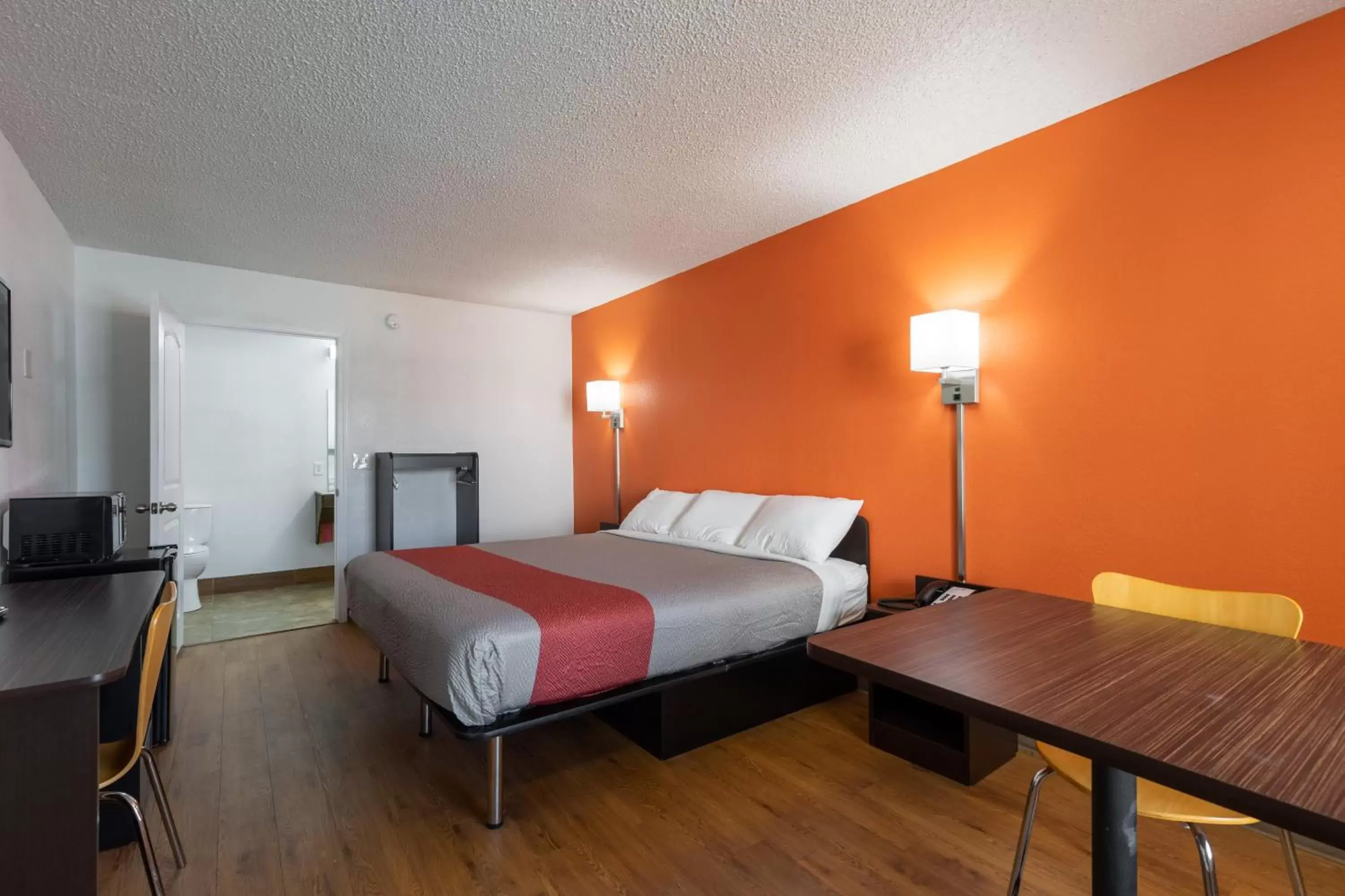 Bedroom, Bed in Motel 6-Bryan, TX - University Area