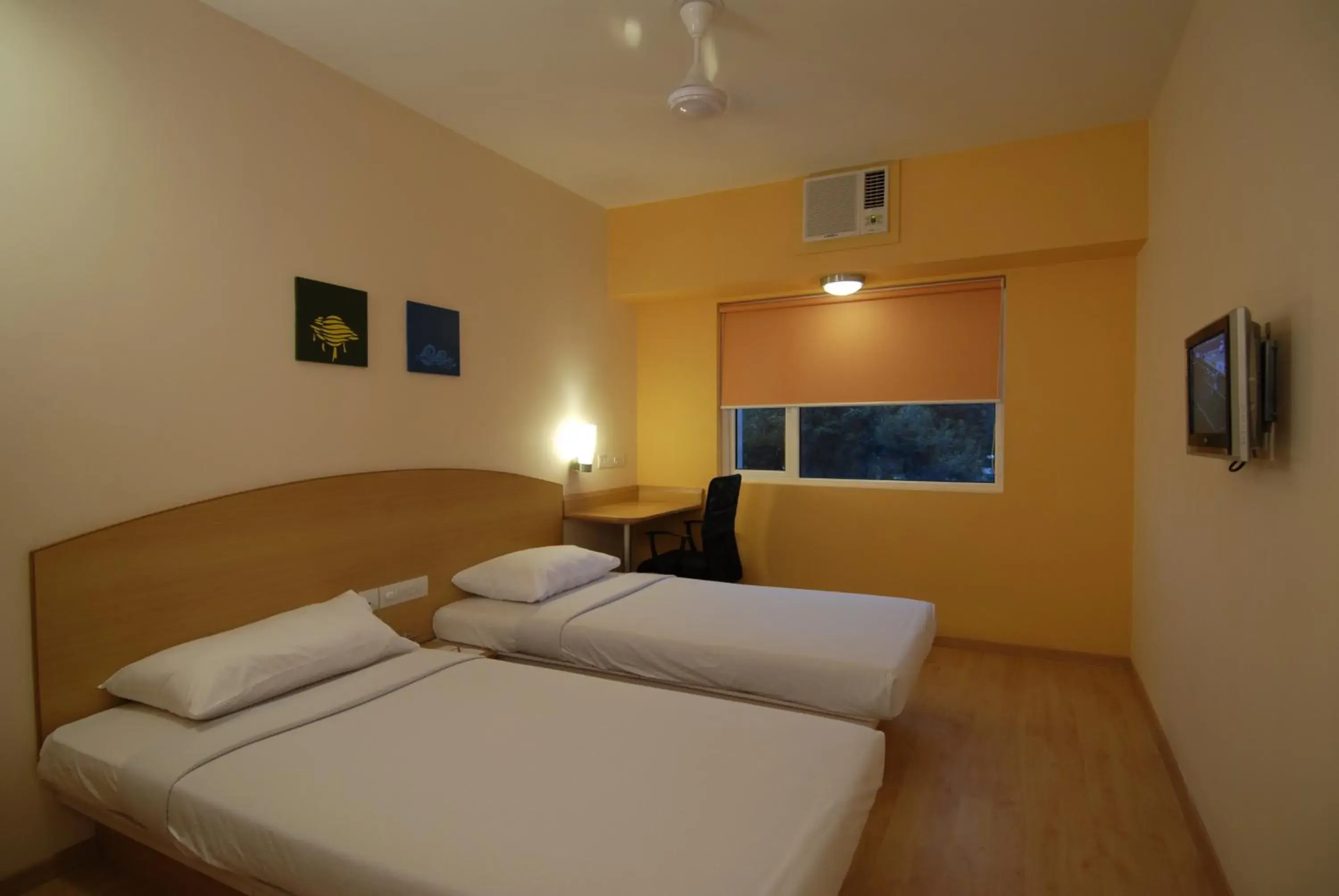 Photo of the whole room, Bed in Ginger Bhubaneshwar