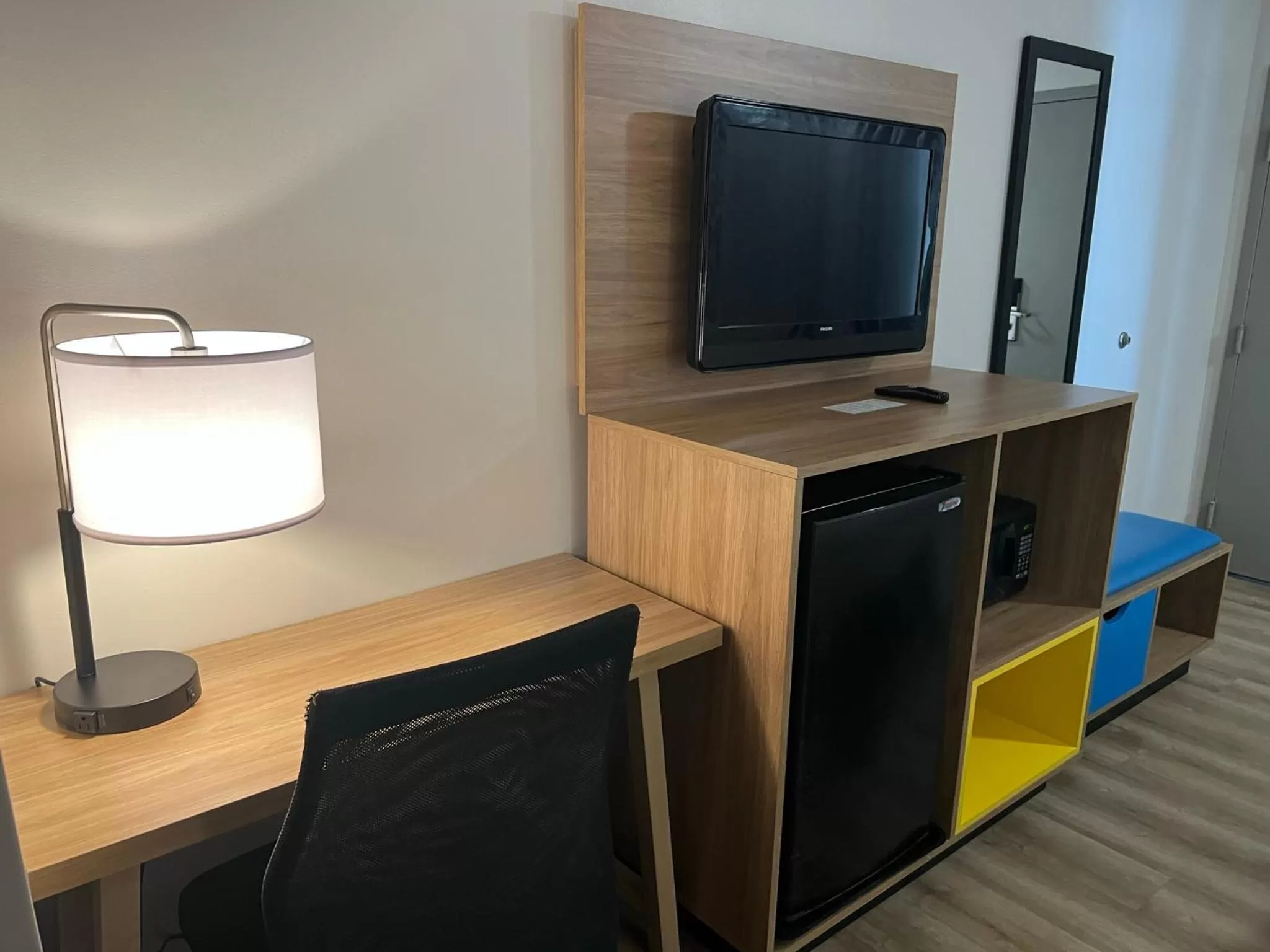 TV and multimedia in Days Inn by Wyndham Valdosta I-75