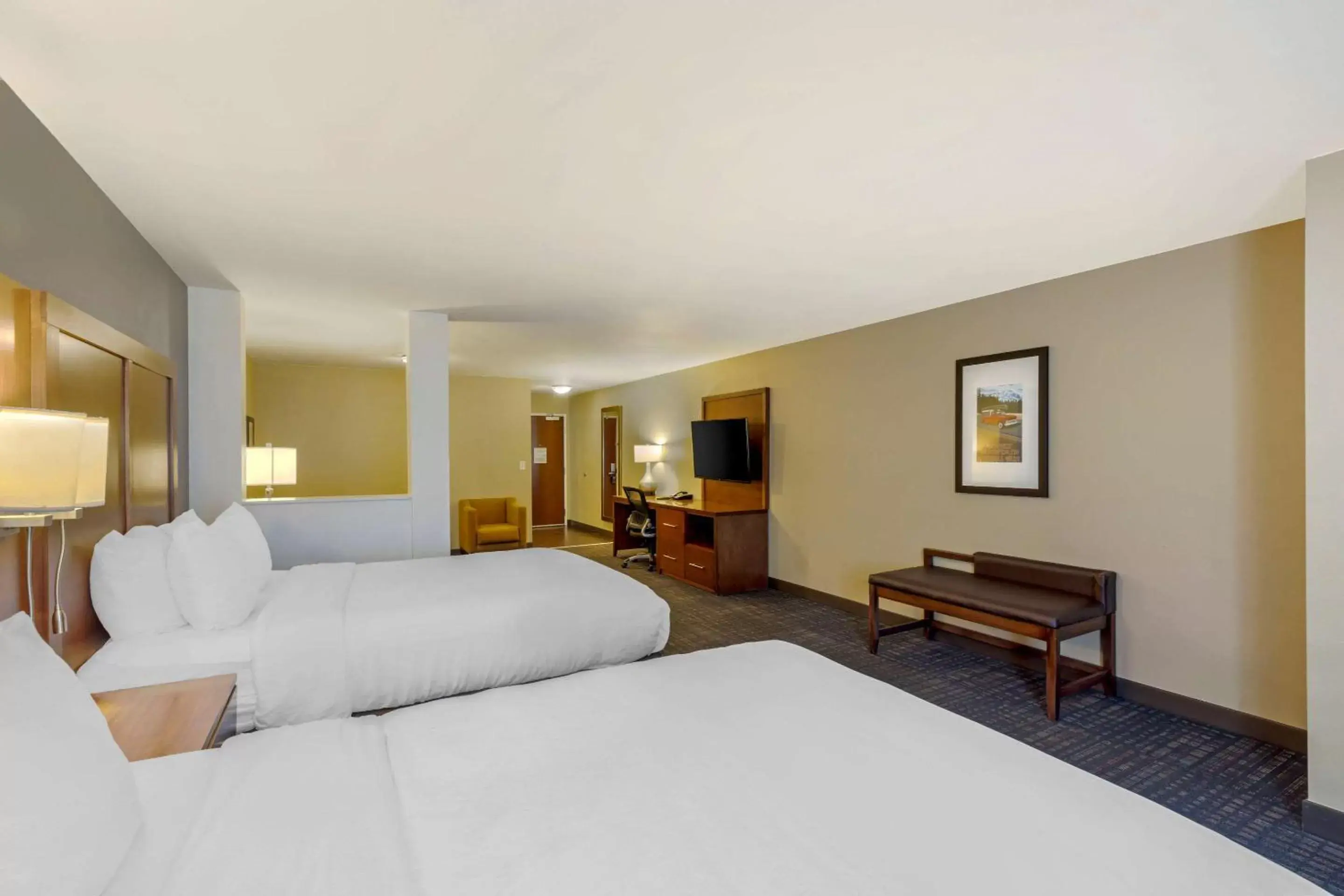 Bedroom, Bed in Comfort Suites Loveland