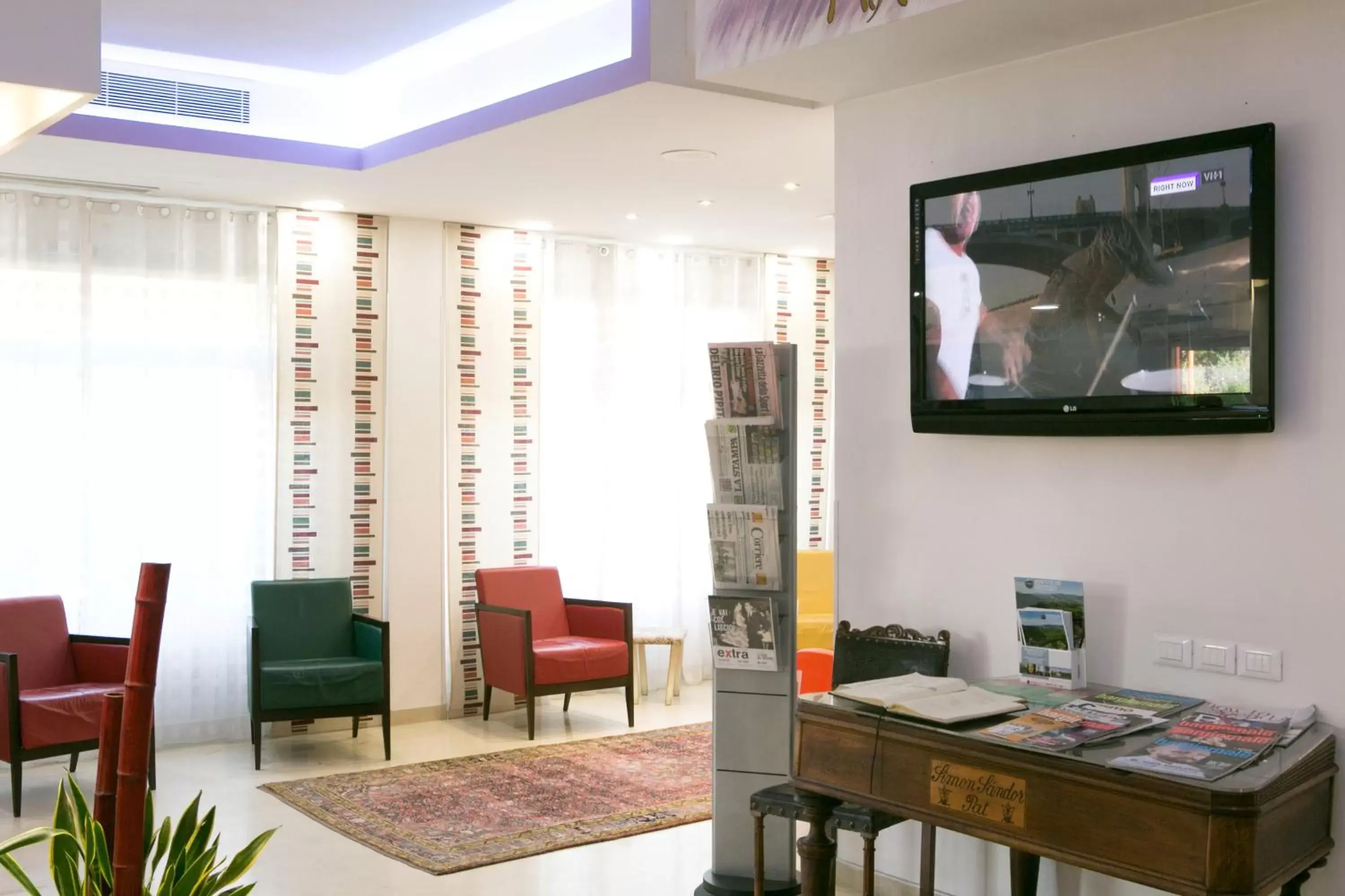 Lobby or reception, TV/Entertainment Center in Best Western Cesena Hotel