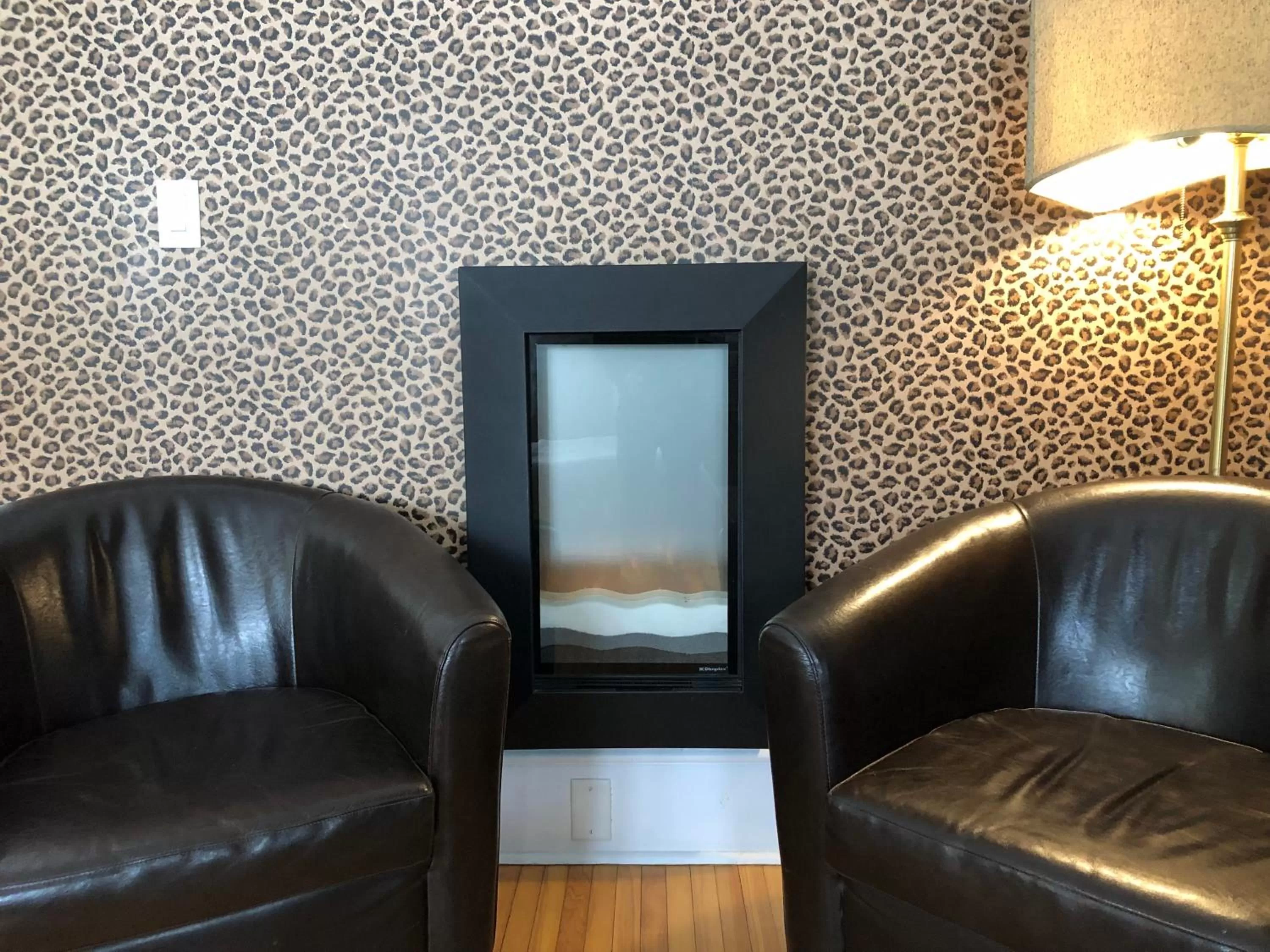 Seating area in Leaside Manor