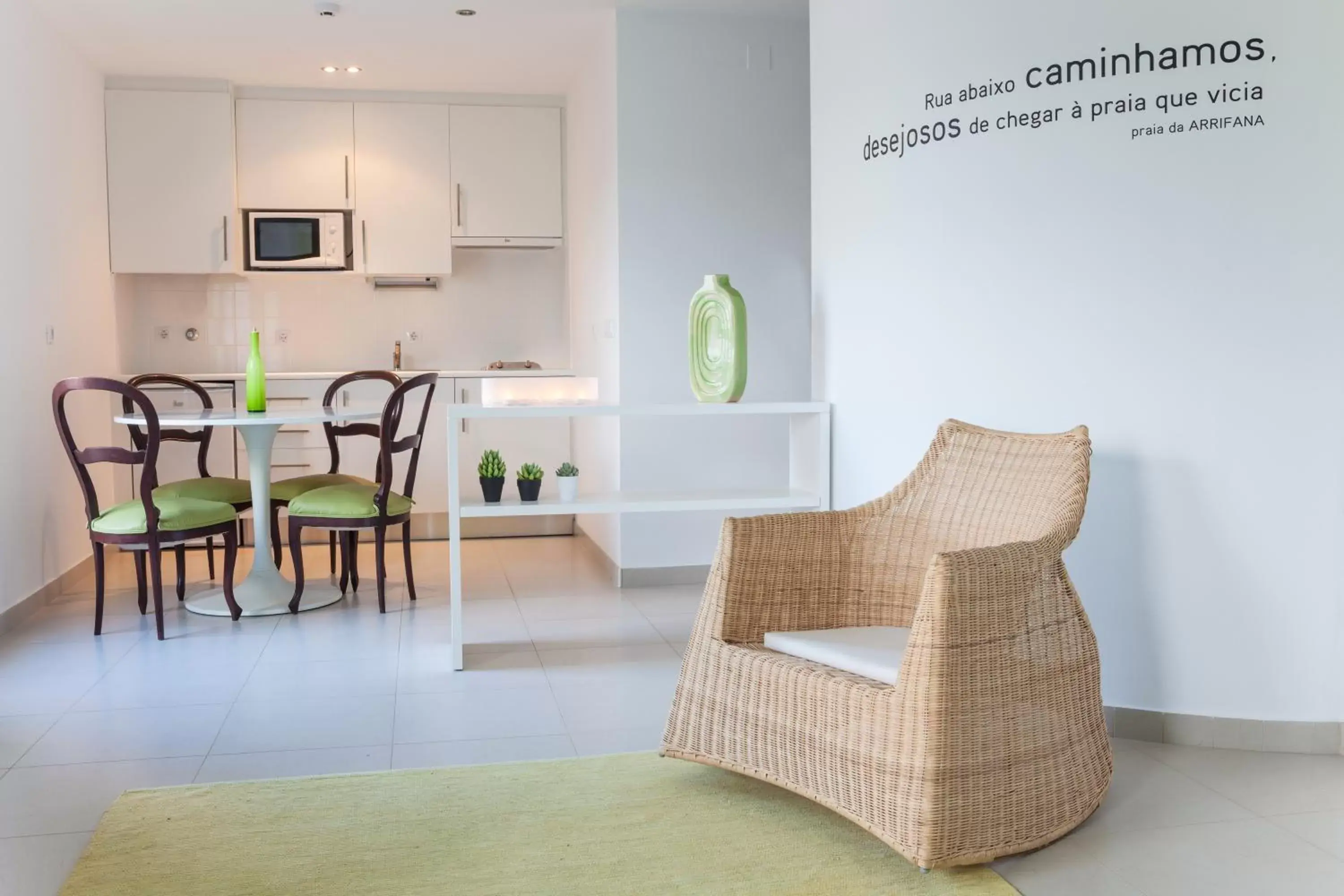 Kitchen or kitchenette, Seating Area in Hotel Alcatruz