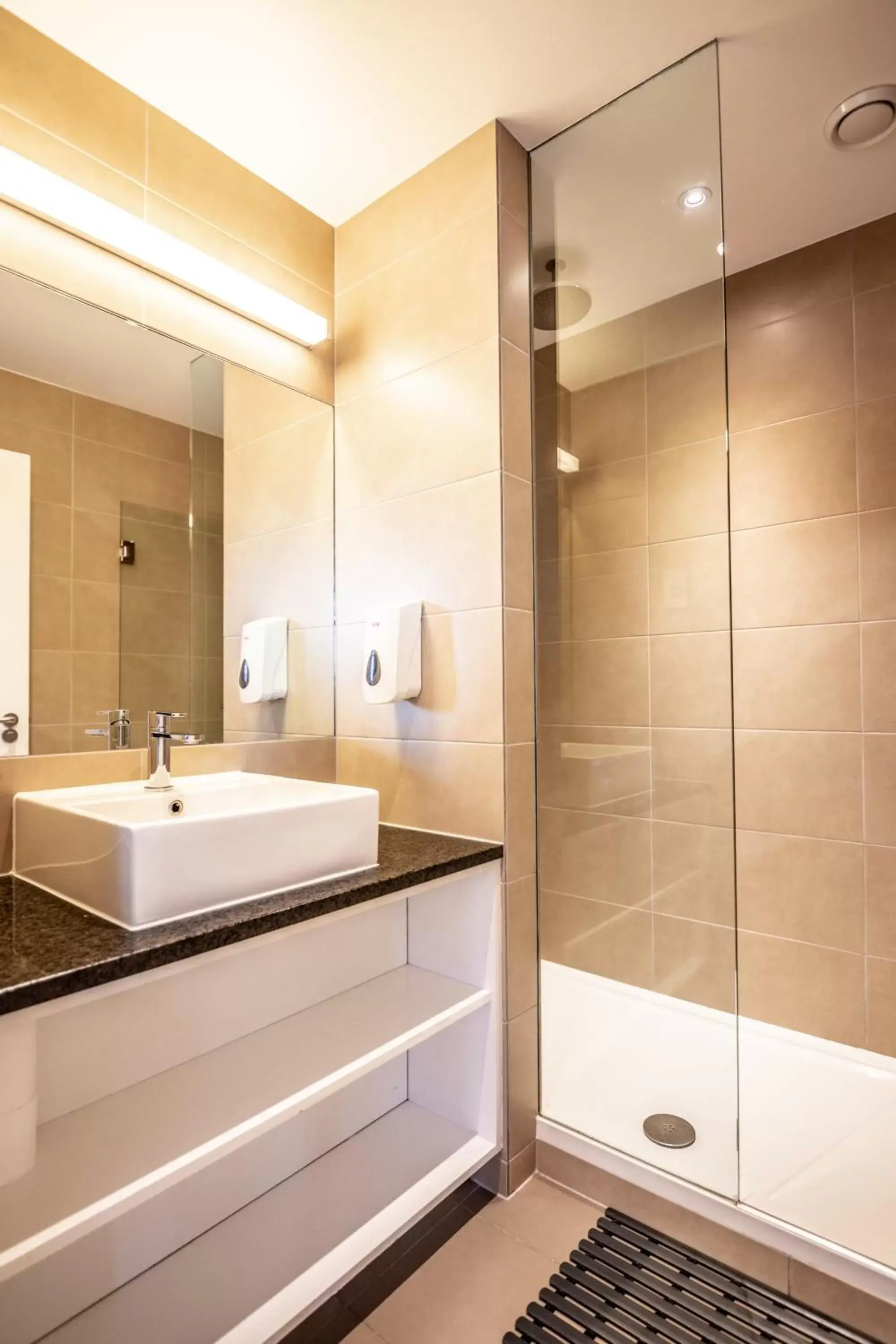 Shower, Bathroom in Wombat's City Hostel London