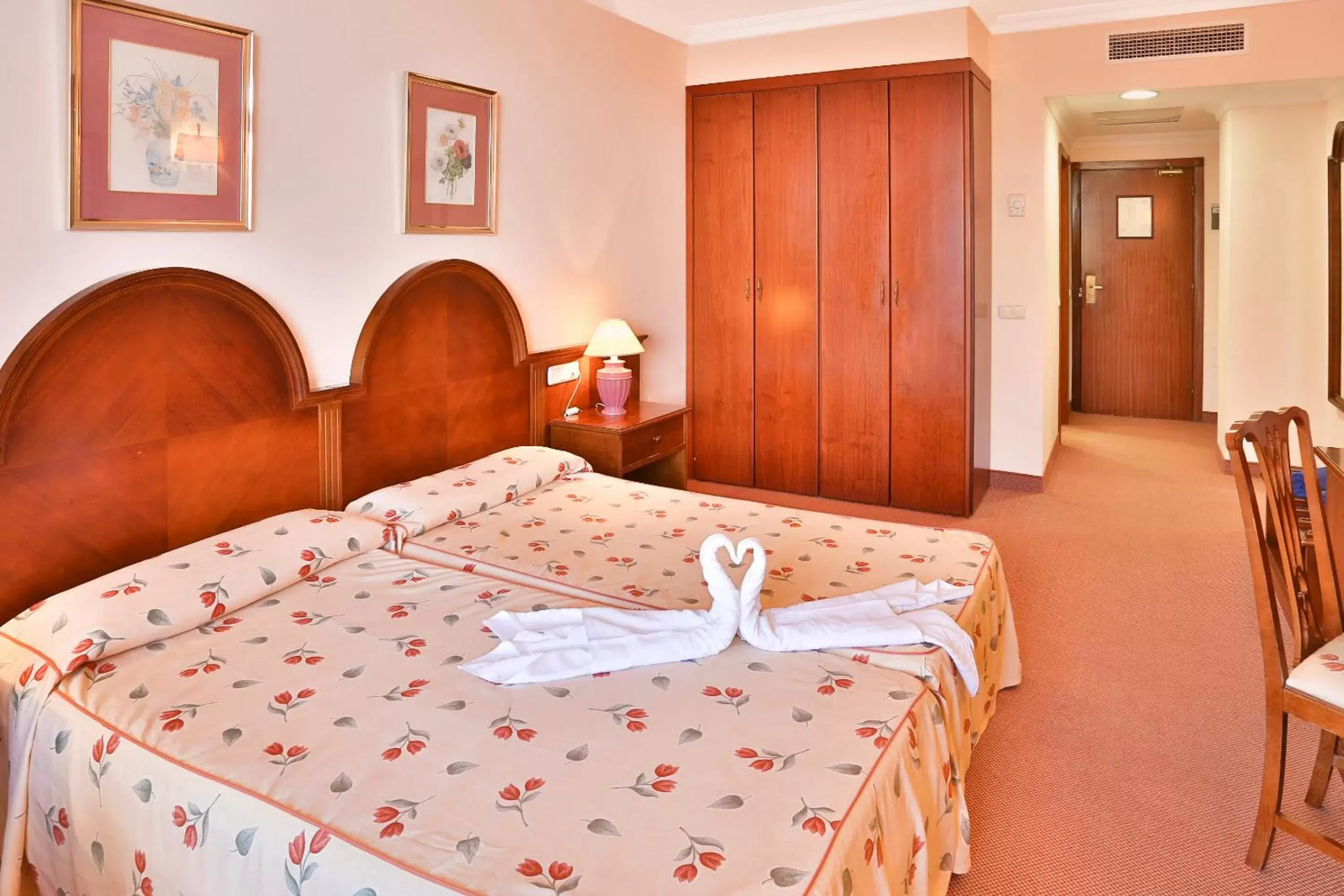 Bedroom, Bed in Complejo Blue Sea Puerto Resort compuesto por Hotel Canarife y Bonanza Palace