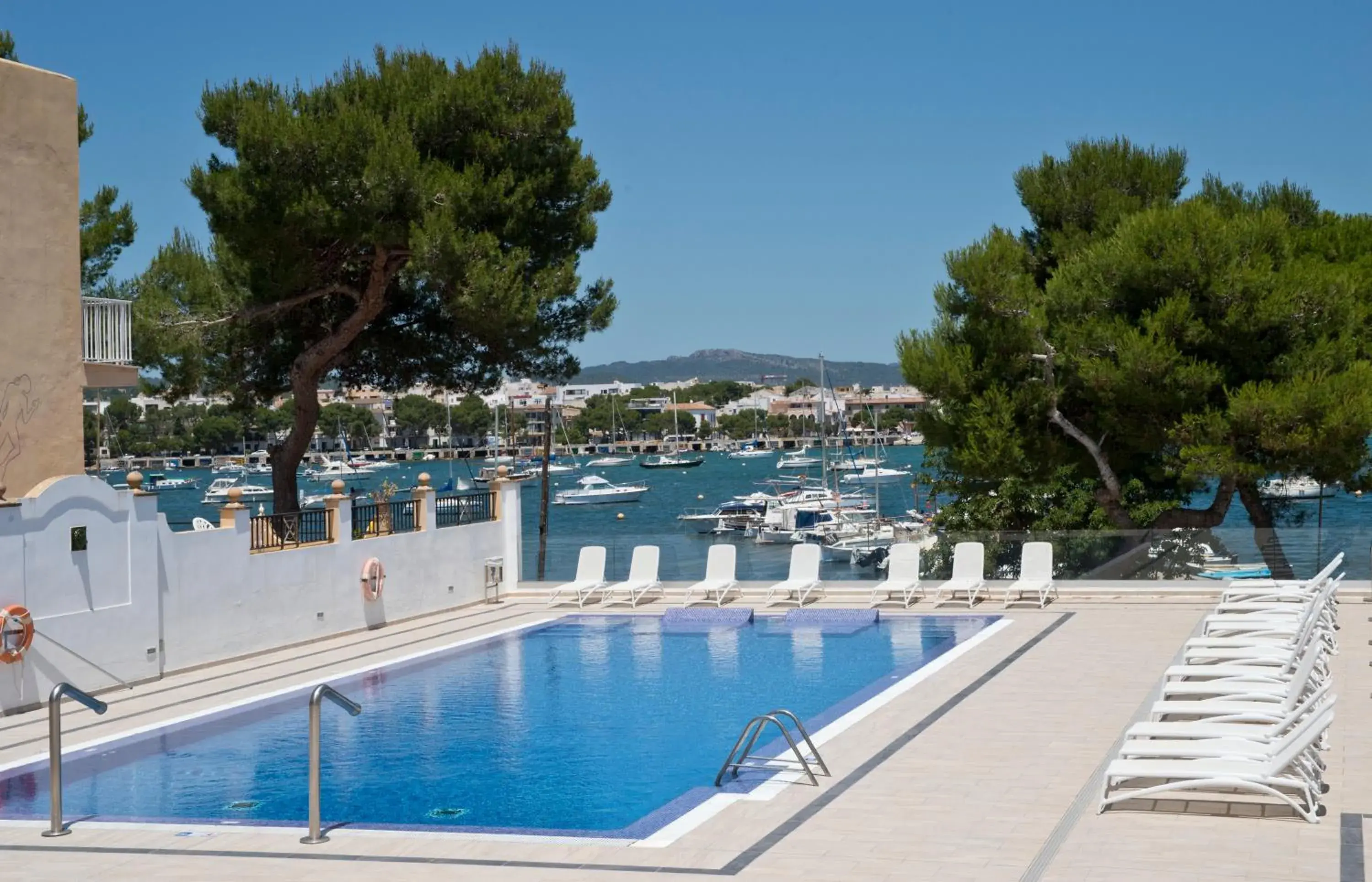 Swimming Pool in Hotel Vistamar by Pierre & Vacances